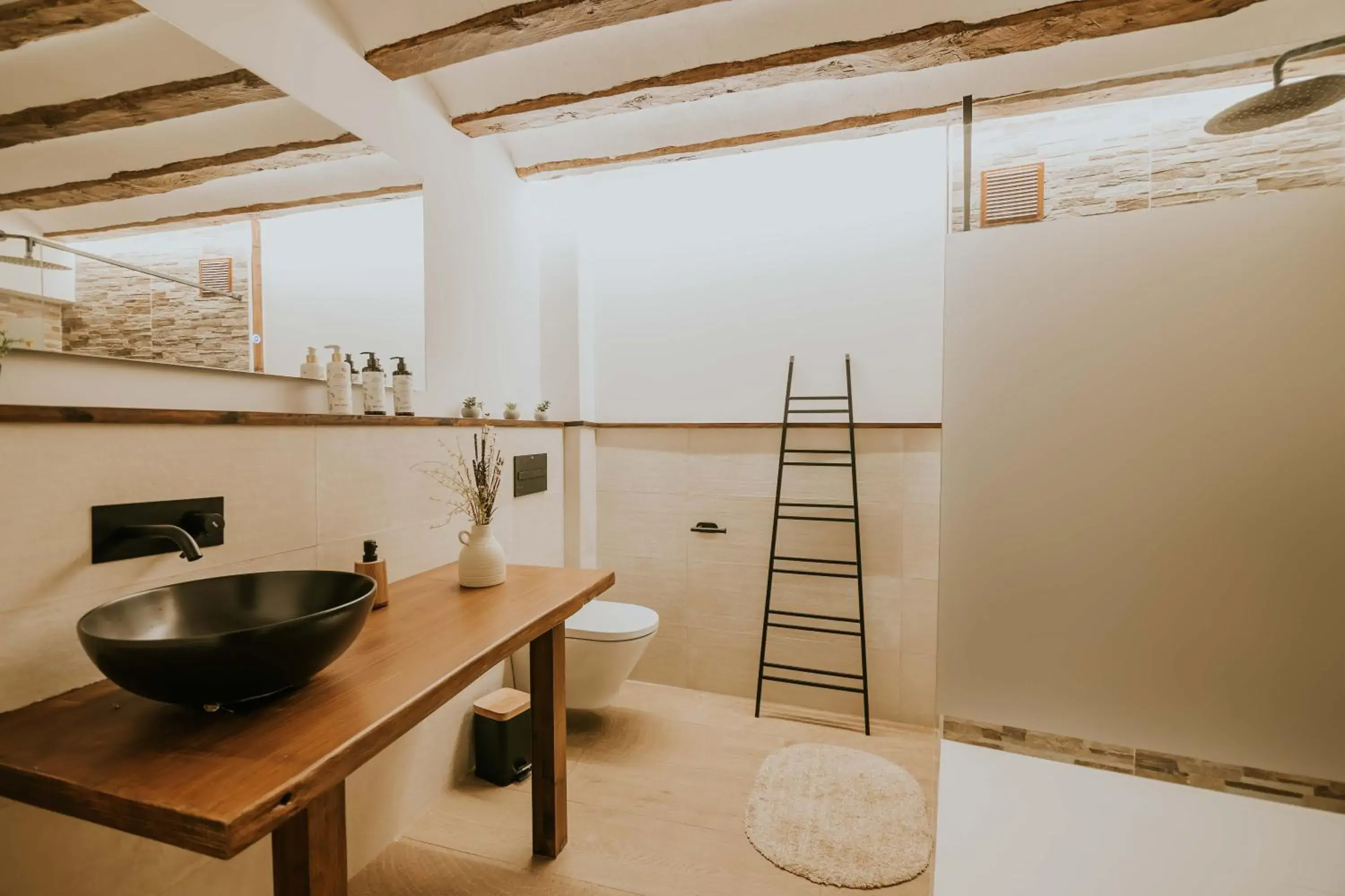 Toilet in Puracepa - Urban Suites Toilet in Puracepa - Urban Suites