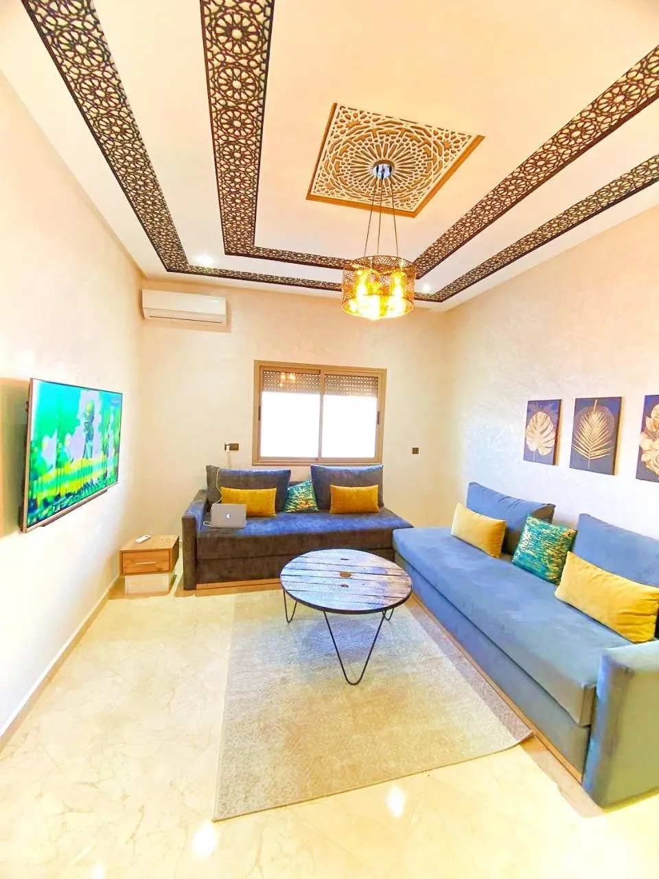 Communal lounge/ TV room in Appartement calme à Fès