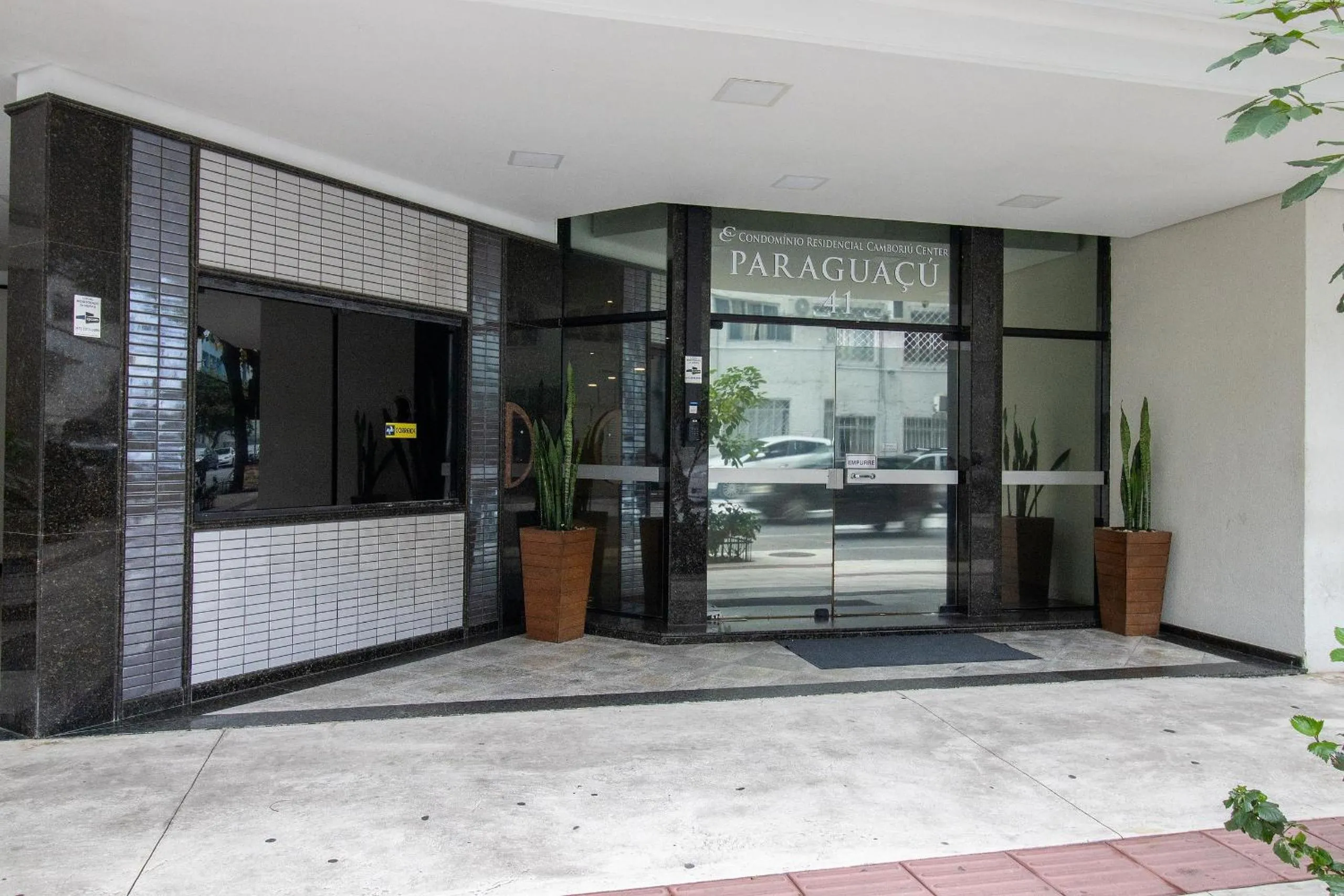 Facade/entrance in PRG12 - Linda Vista, Climatizado, 10º andar, Wi-Fi