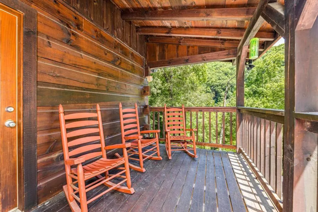 Dog Friendly Secluded Cabin Whot-tub & Sleeps 12