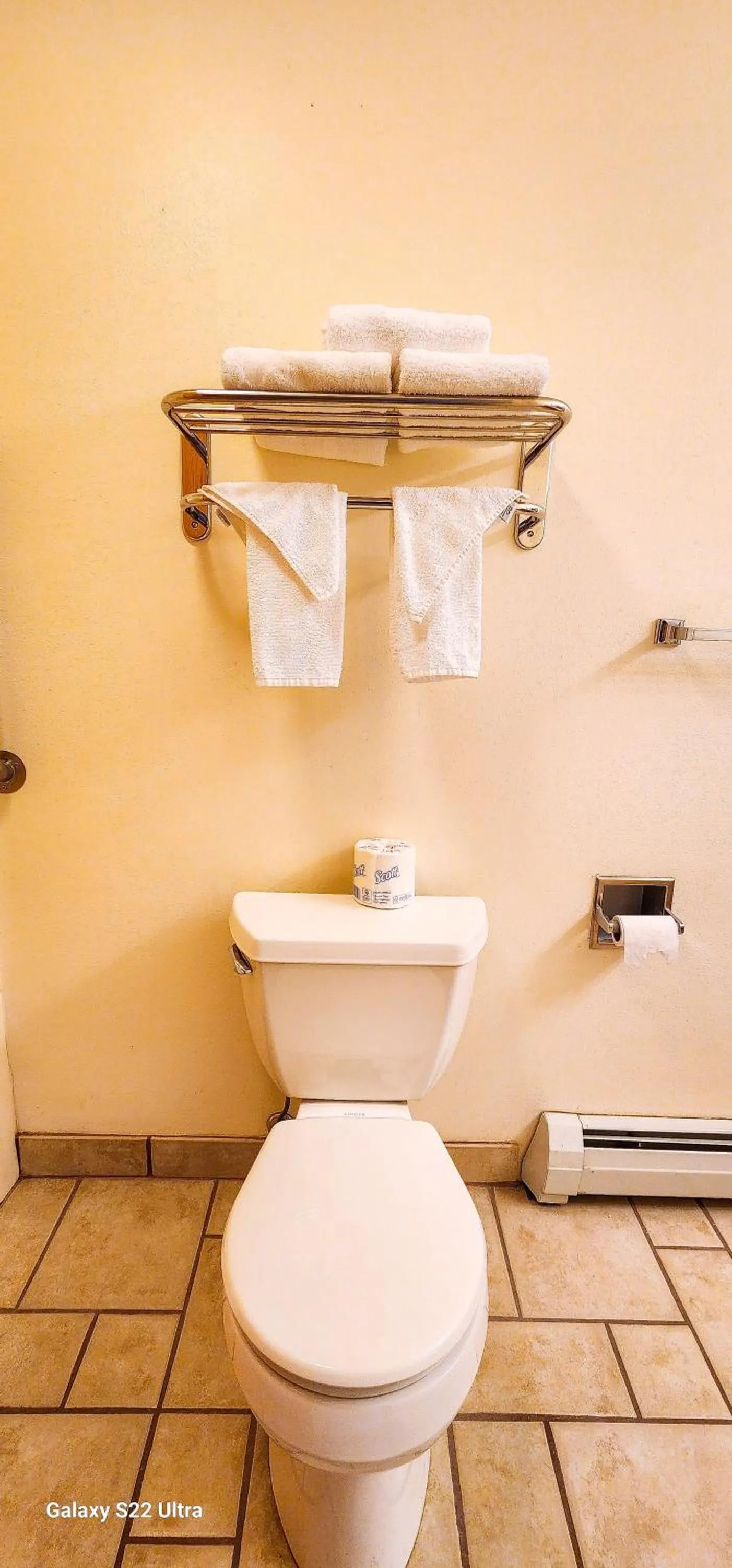 Bathroom in Helena Inn - Airport