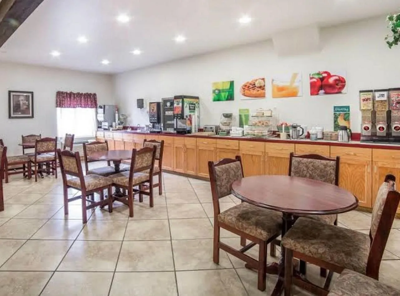 Breakfast in Helena Inn - Airport