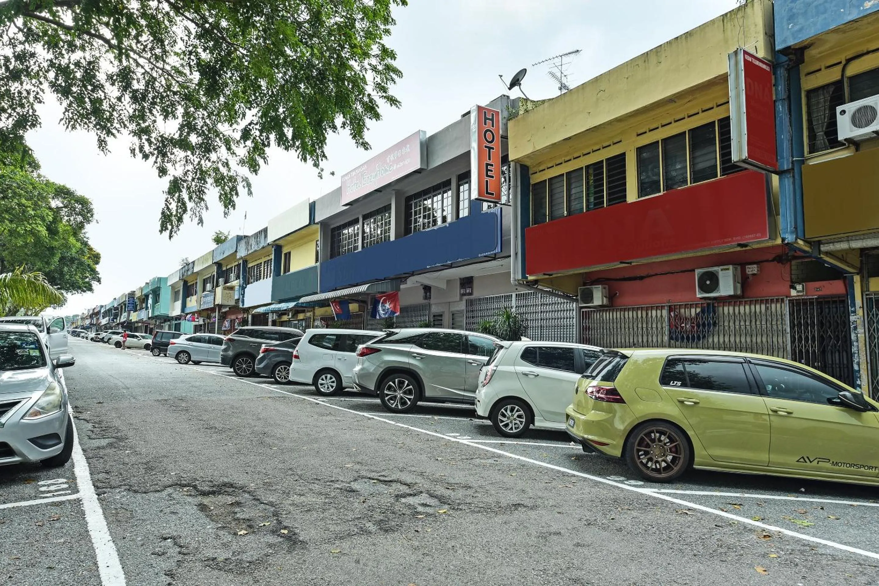 Facade/entrance in Hotel O Ezzyhome Johor Jaya