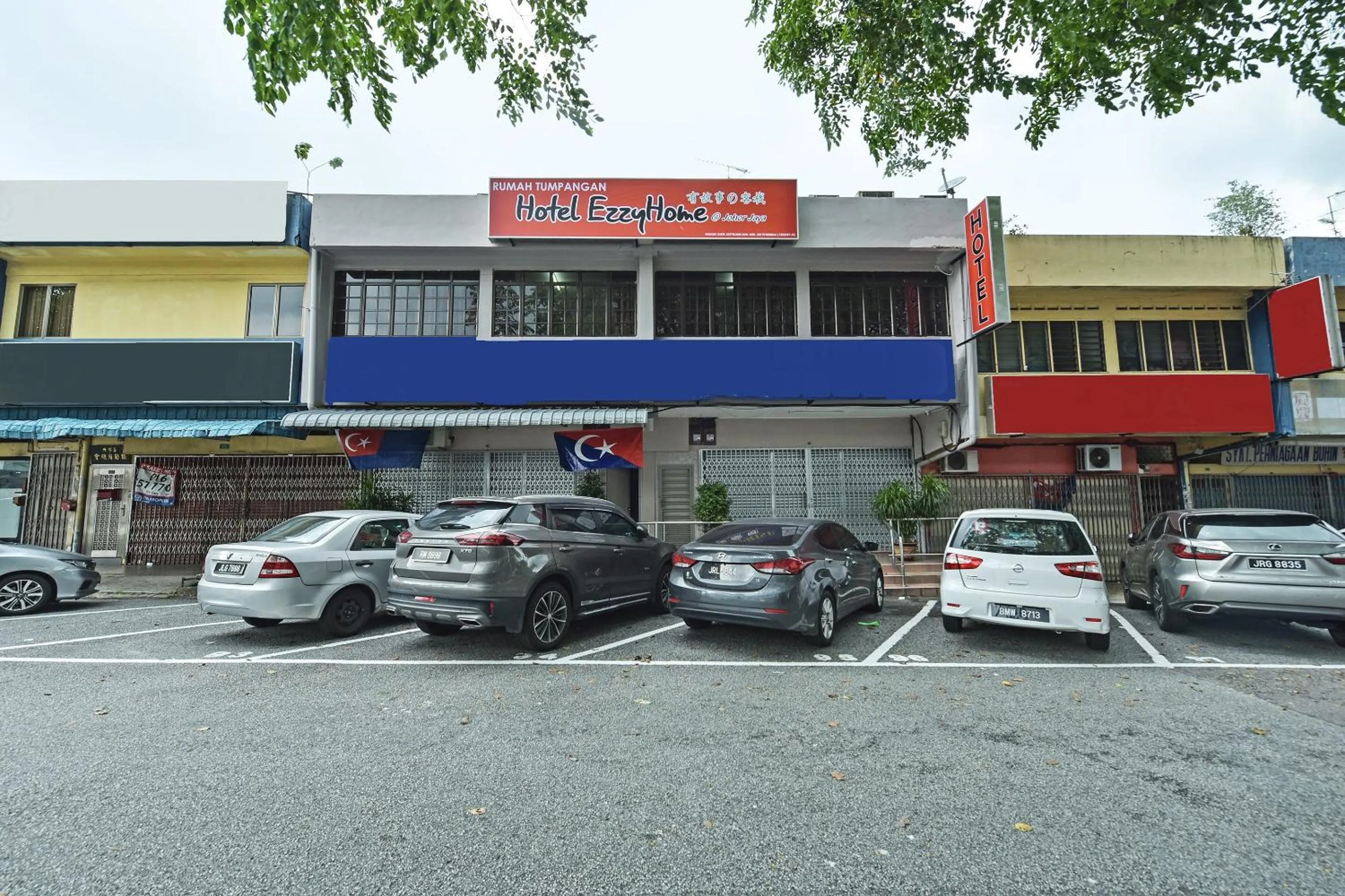 Facade/entrance in Hotel O Ezzyhome Johor Jaya
