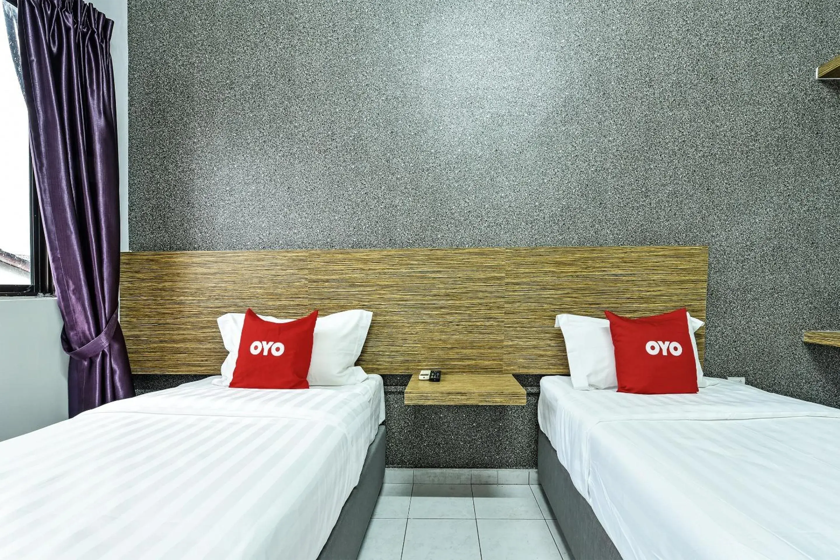 Deluxe Twin Room in Hotel O Ezzyhome Johor Jaya Deluxe Twin Room in Hotel O Ezzyhome Johor Jaya