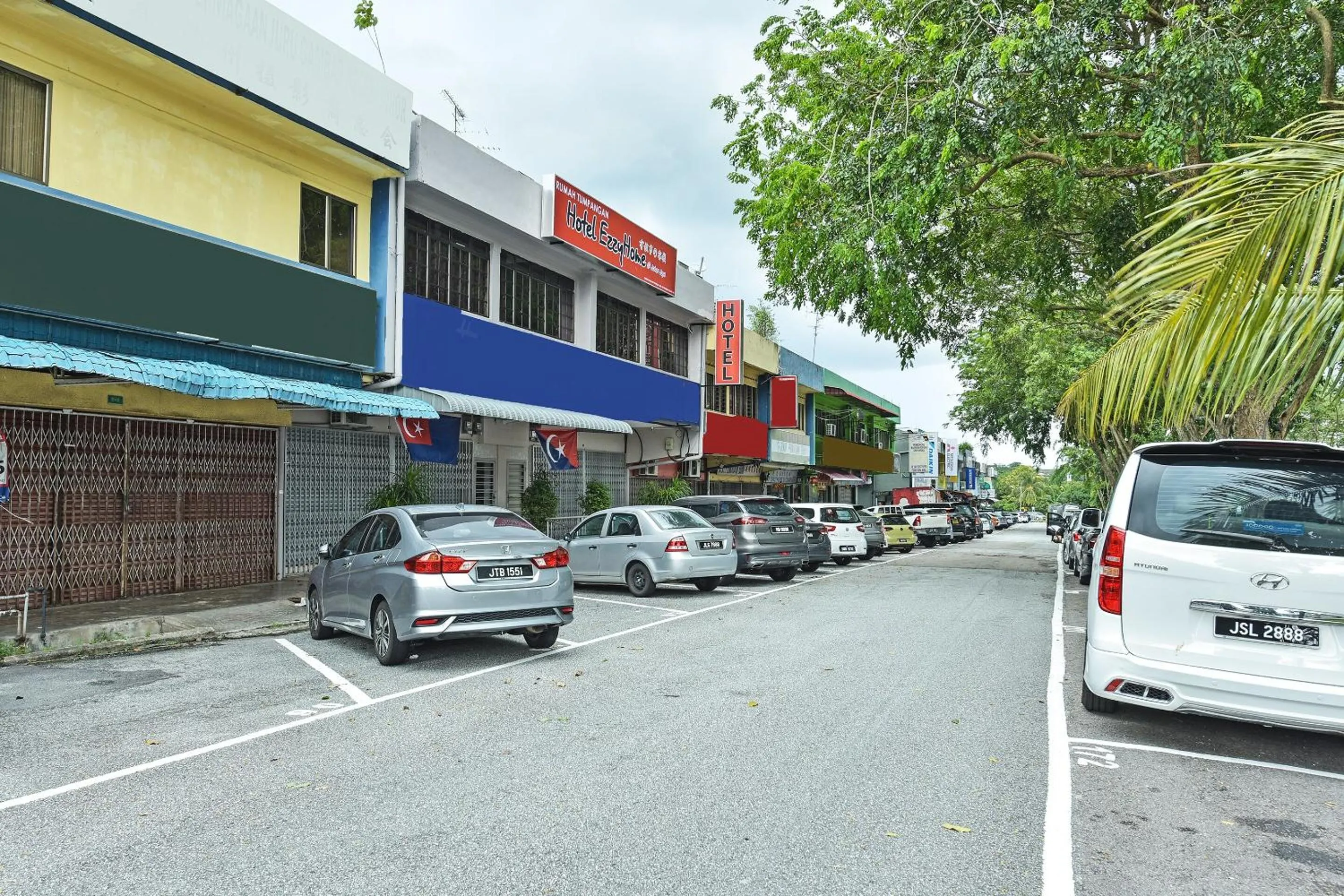 Facade/entrance in Hotel O Ezzyhome Johor Jaya