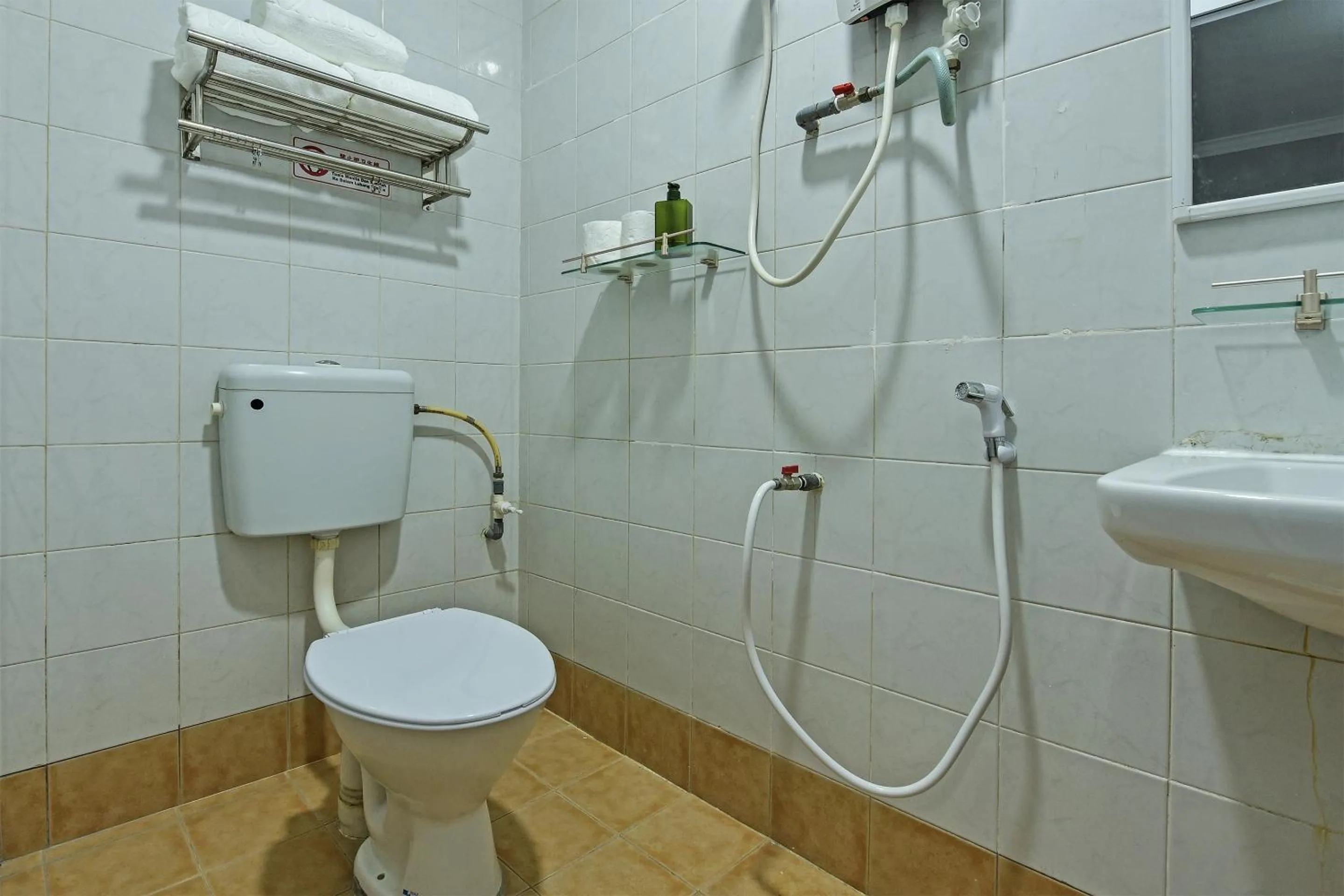 Bathroom in Hotel O Ezzyhome Johor Jaya