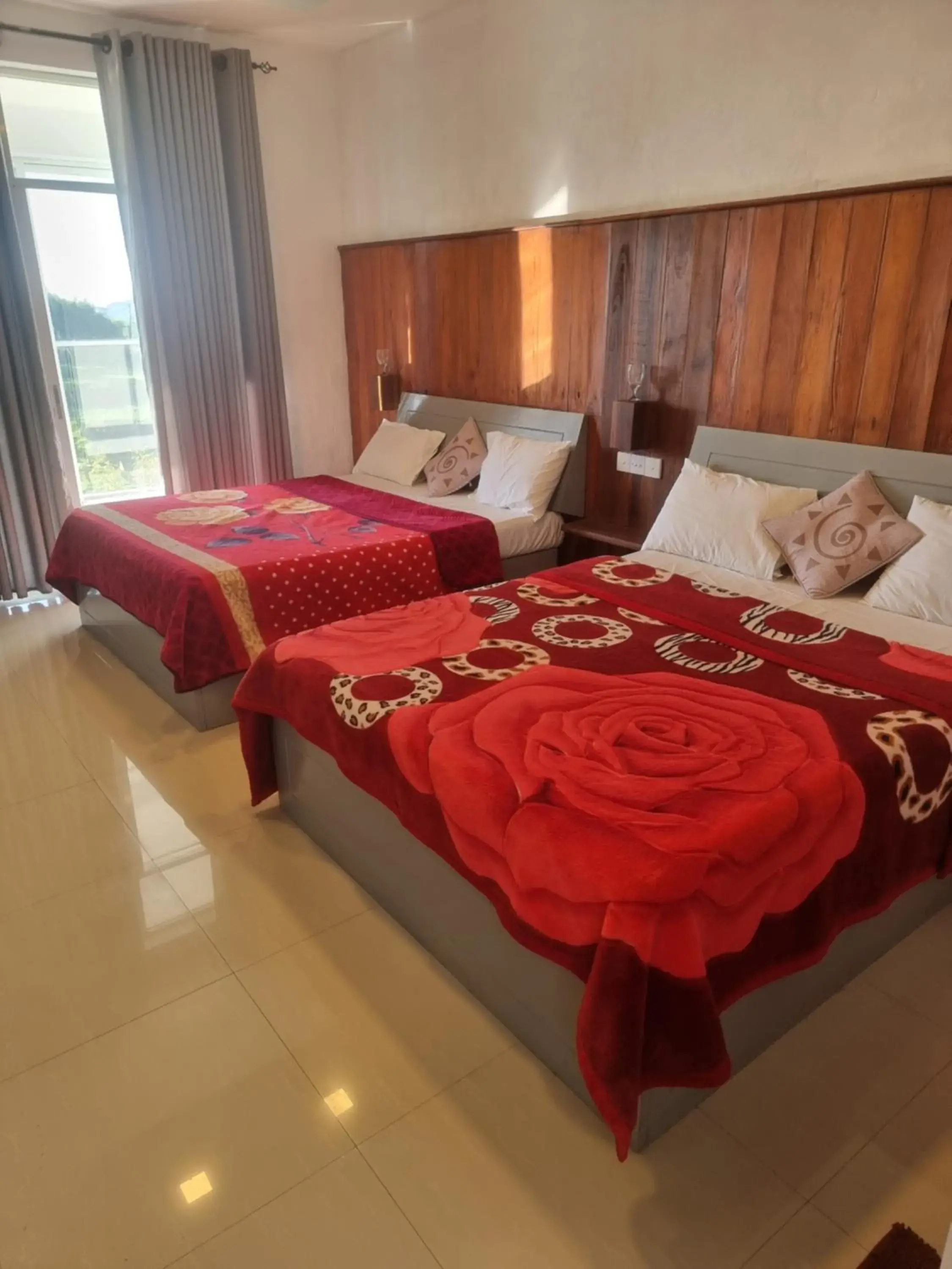 Family Room with Balcony in White City Villa Family Room with Balcony in White City Villa