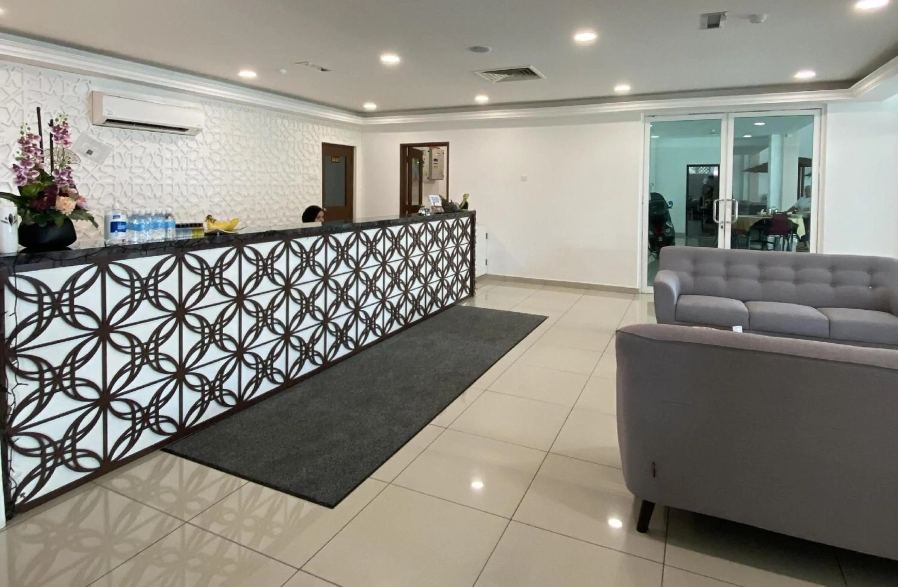 Lobby or reception in Capital O 90756 Cara Hulu Hotel