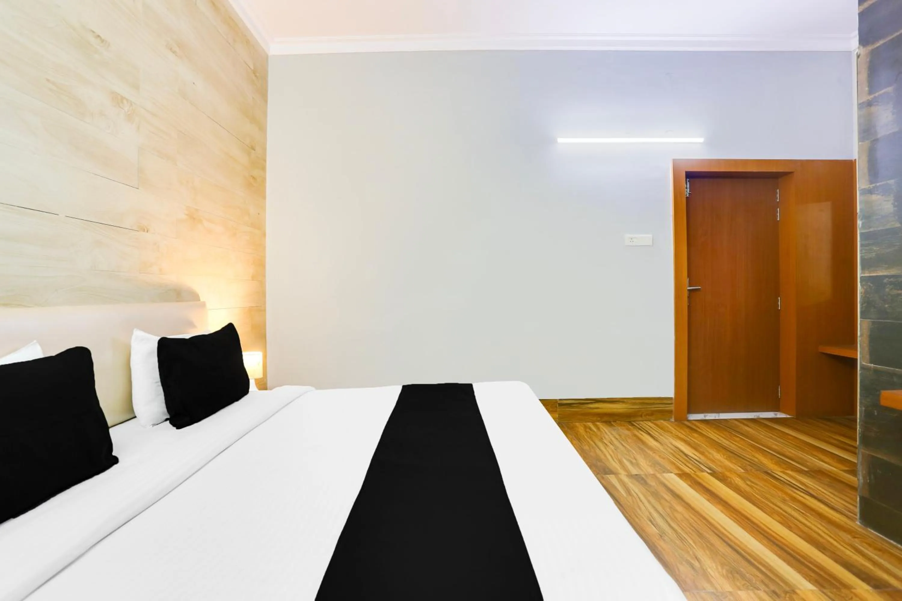 Bedroom, Bed in Super Collection O Bhiwadi