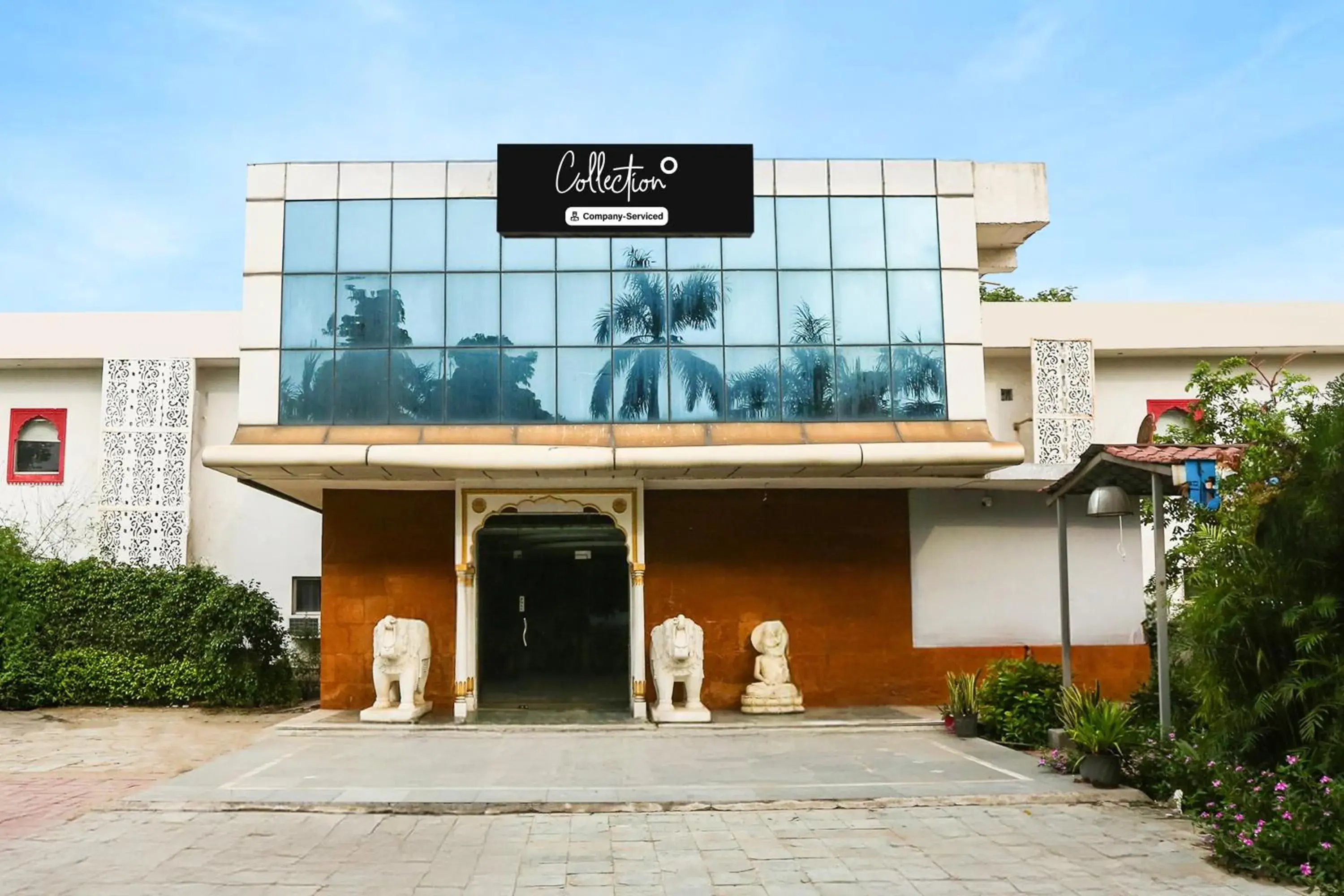Facade/entrance in Super Collection O Bhiwadi Facade/entrance in Super Collection O Bhiwadi