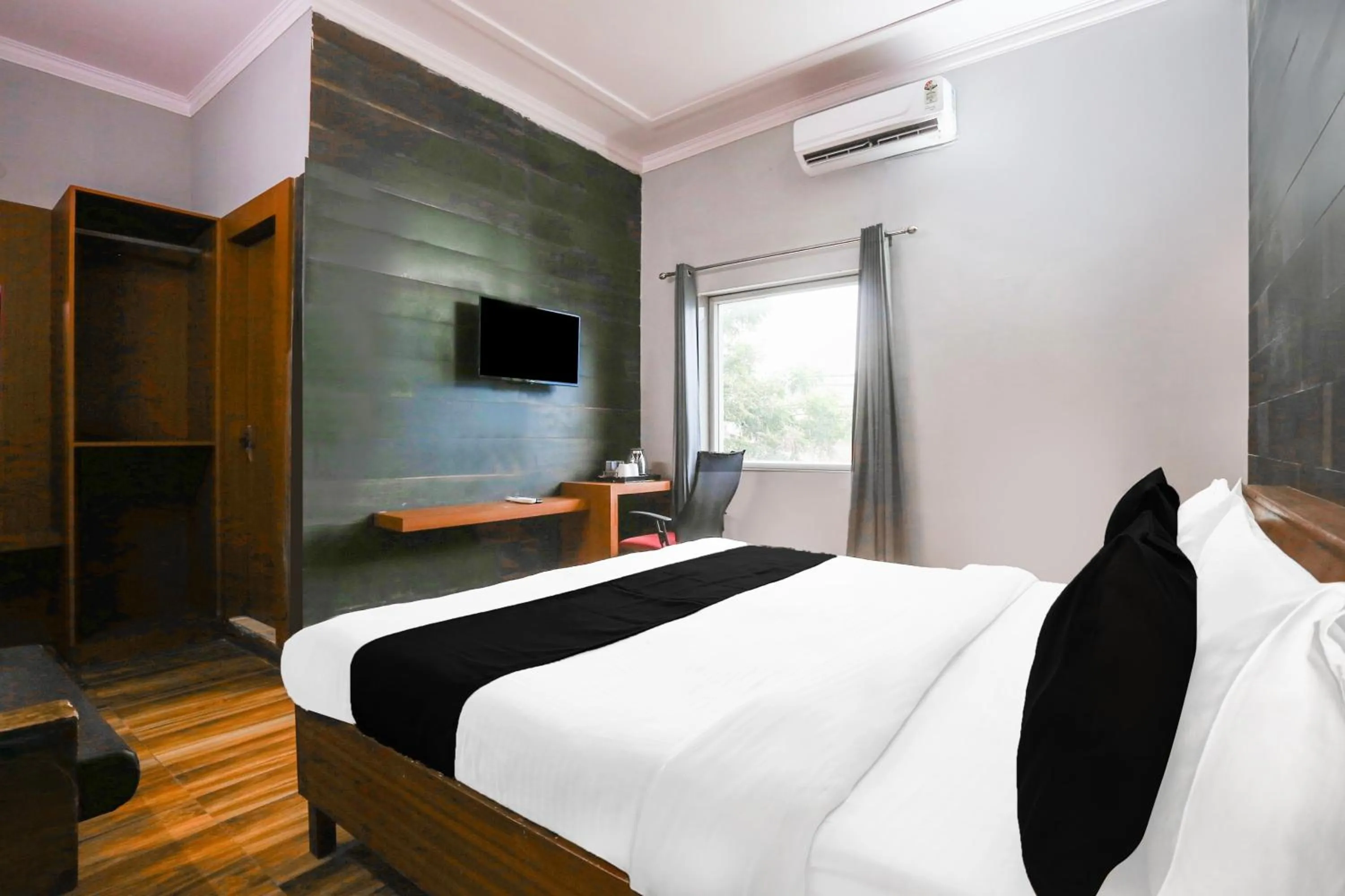 Bedroom, Bed in Super Collection O Bhiwadi