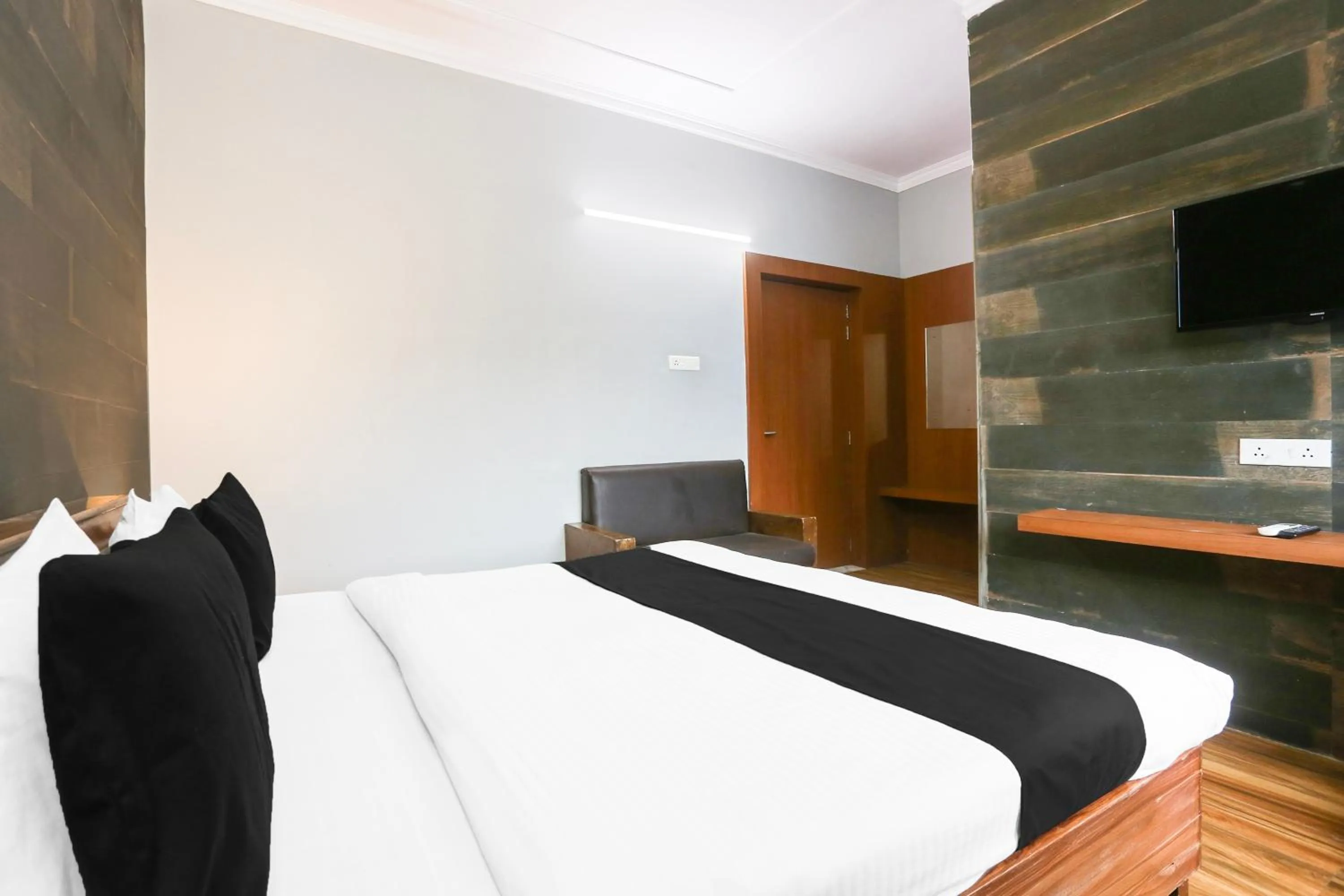 Bedroom, Bed in Super Collection O Bhiwadi