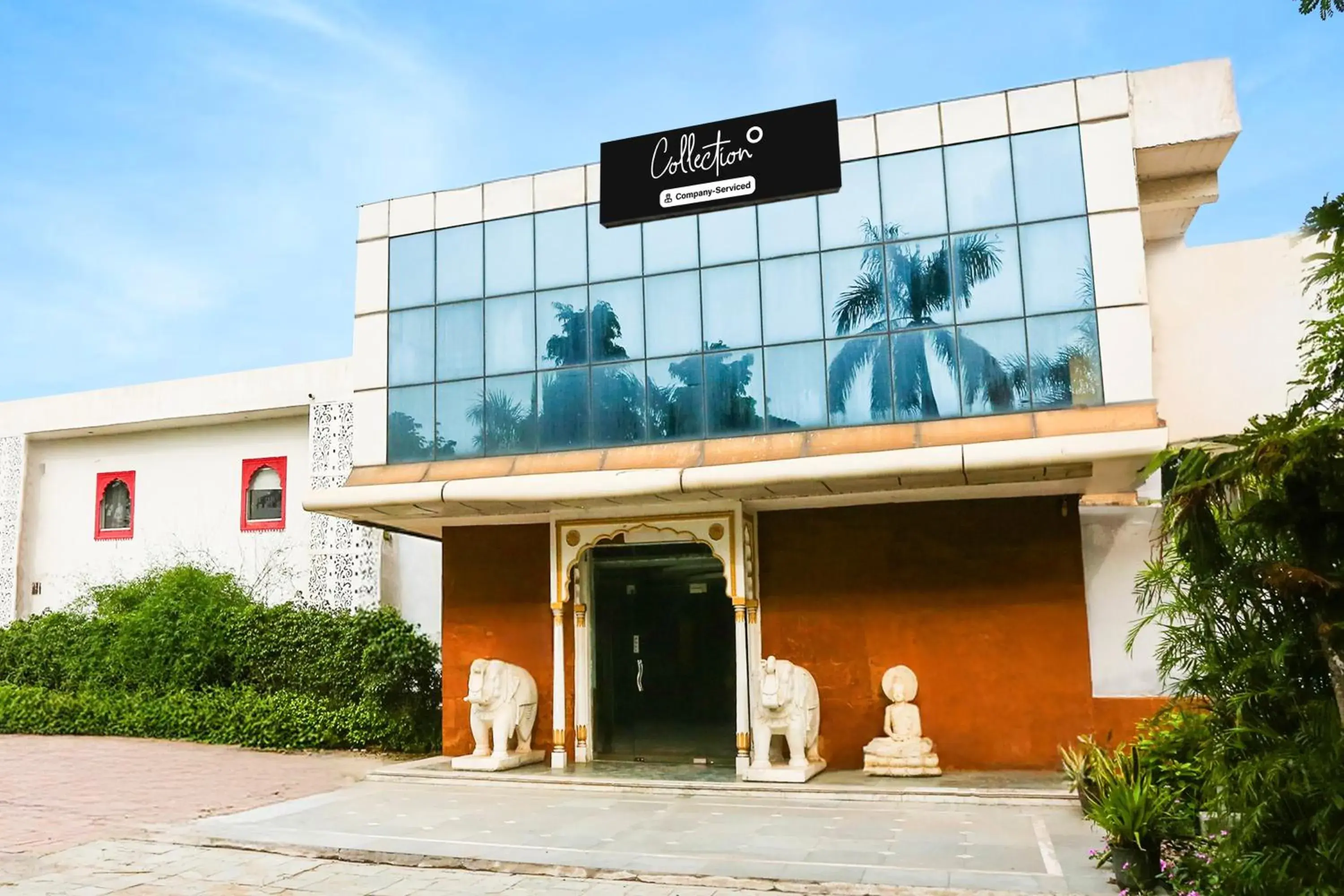 Facade/entrance in Super Collection O Bhiwadi Facade/entrance in Super Collection O Bhiwadi