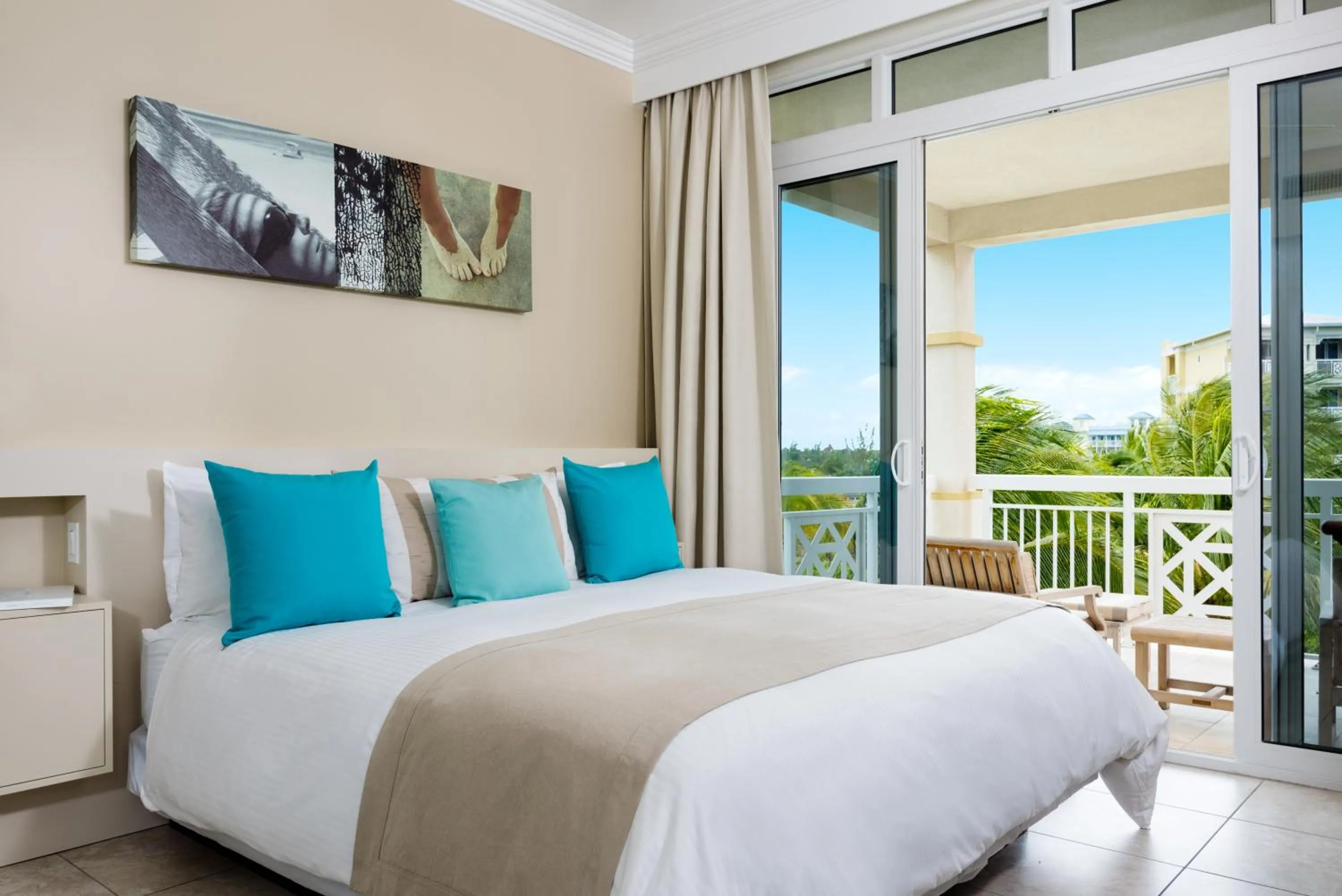 Balcony/Terrace, Bed in Alexandra Resort - All-Inclusive
