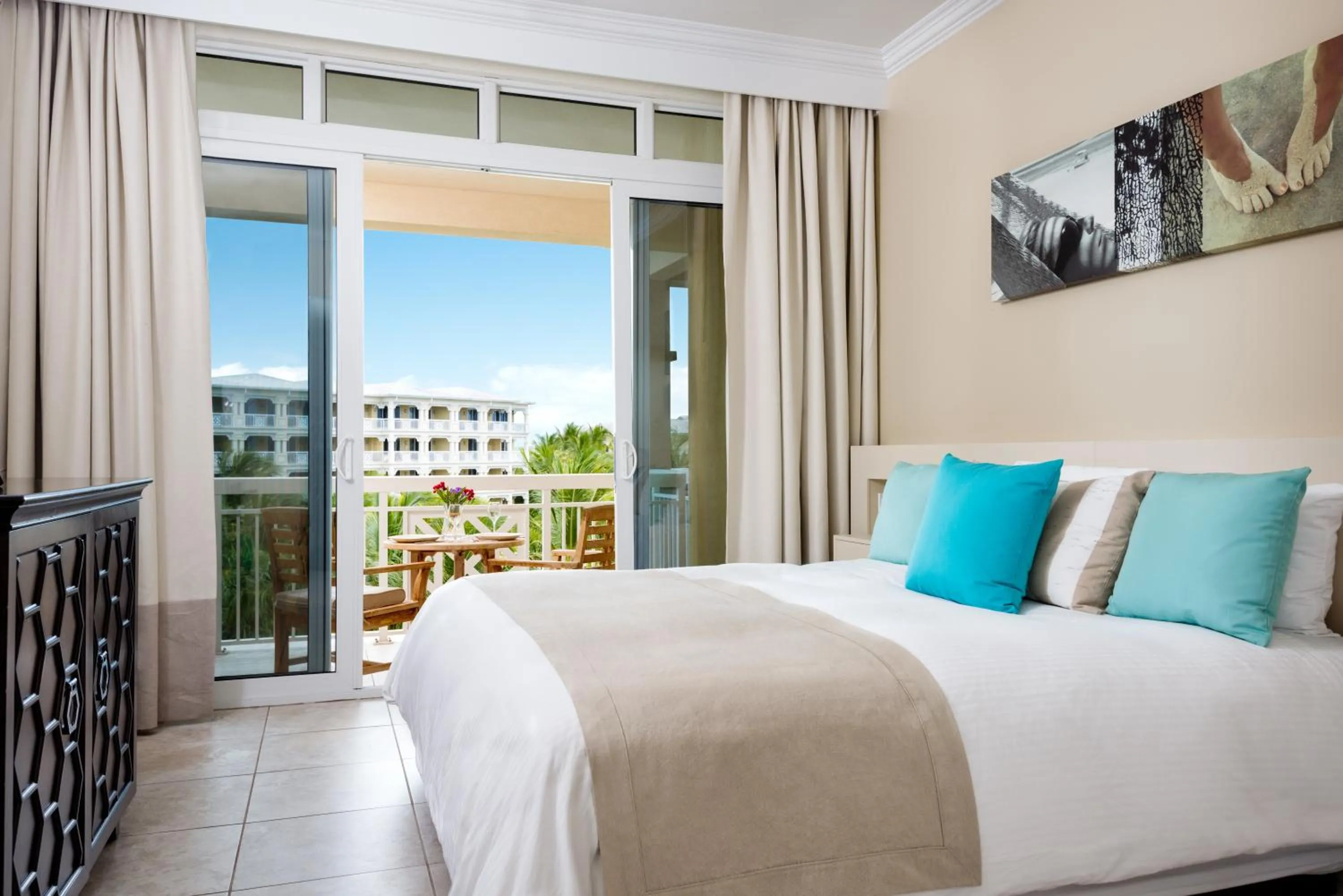 Balcony/Terrace, Bed in Alexandra Resort - All-Inclusive