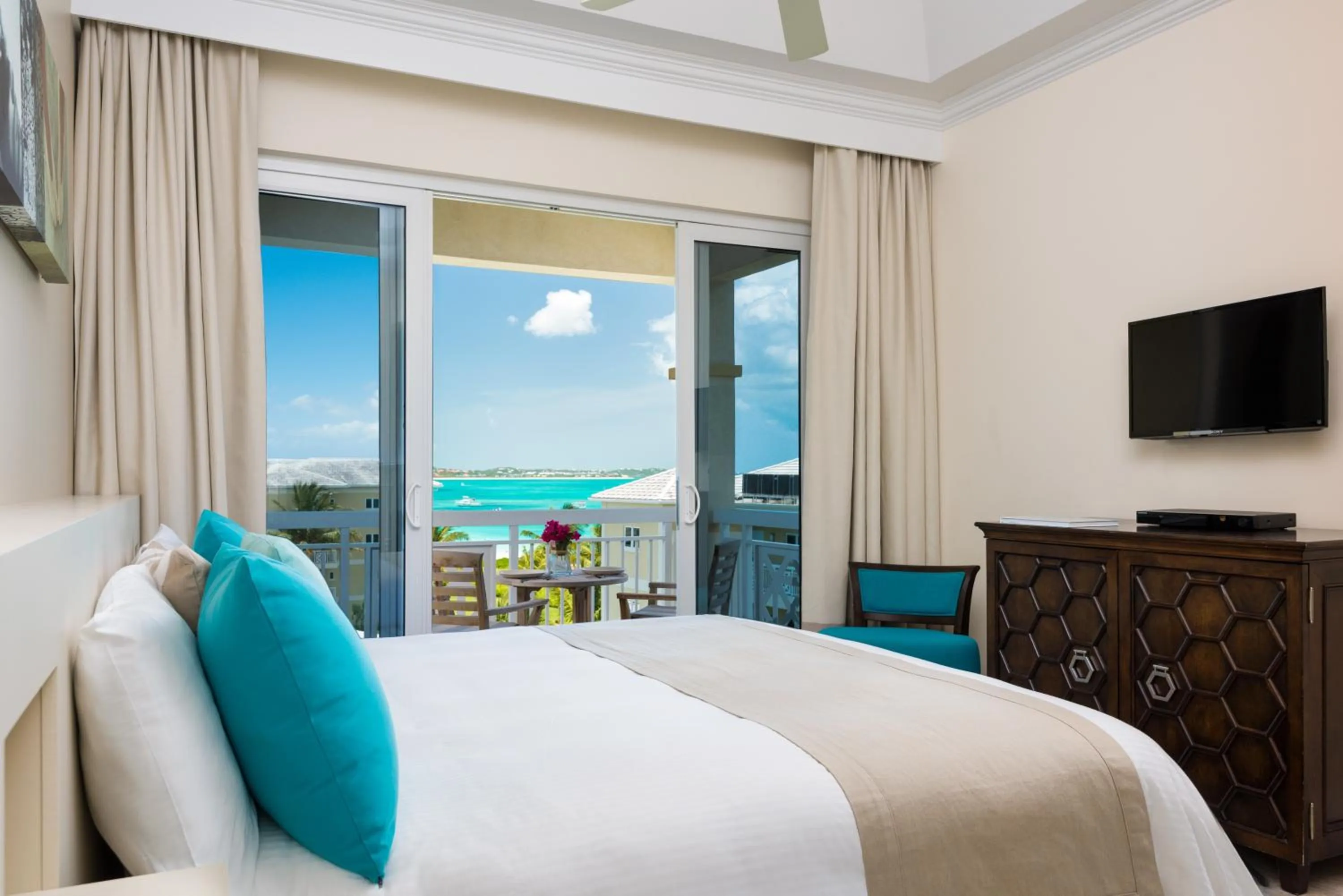 Balcony/Terrace, Bed in Alexandra Resort - All-Inclusive