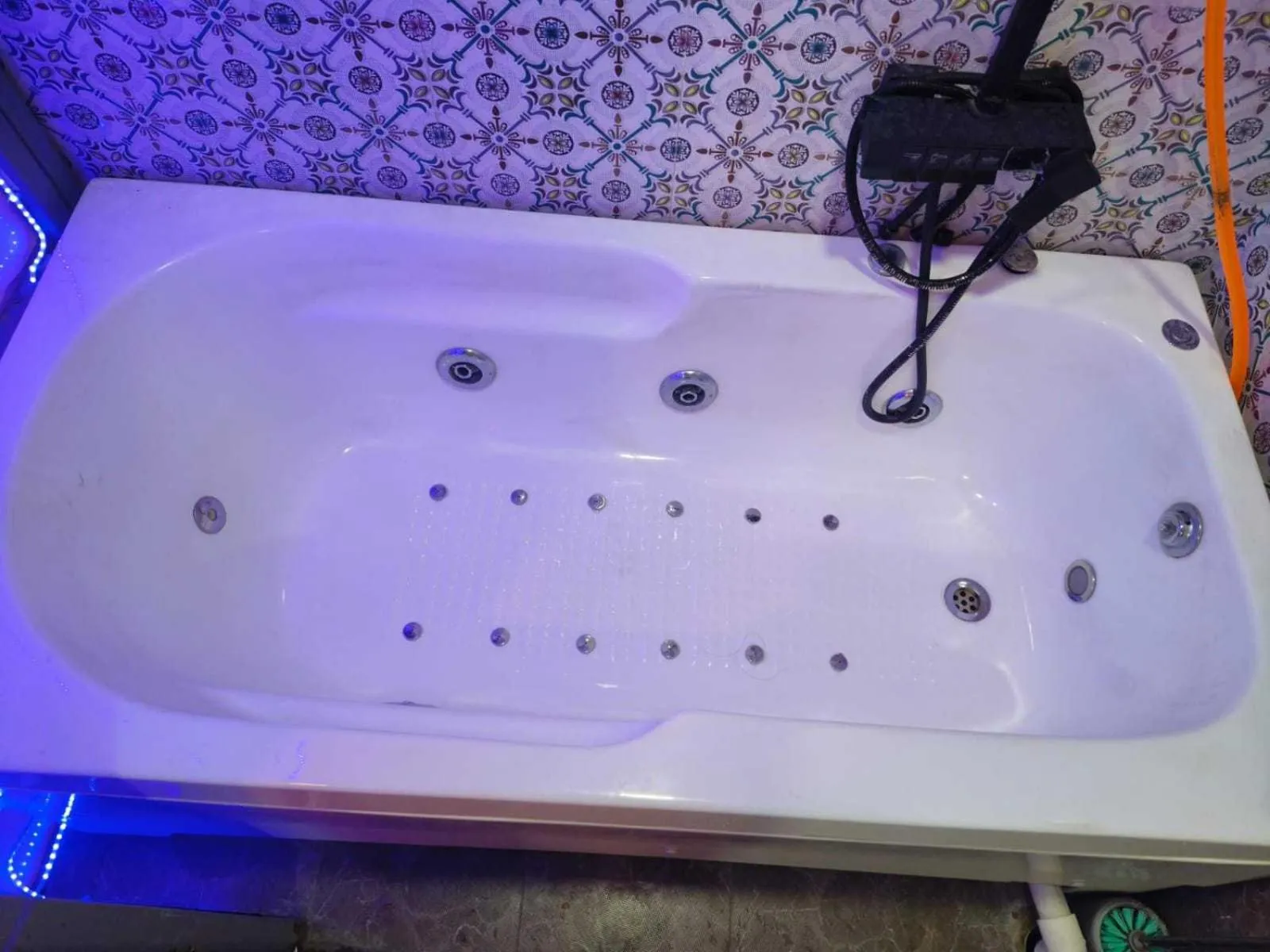 Bathroom in Hotel O Good Day Guest House