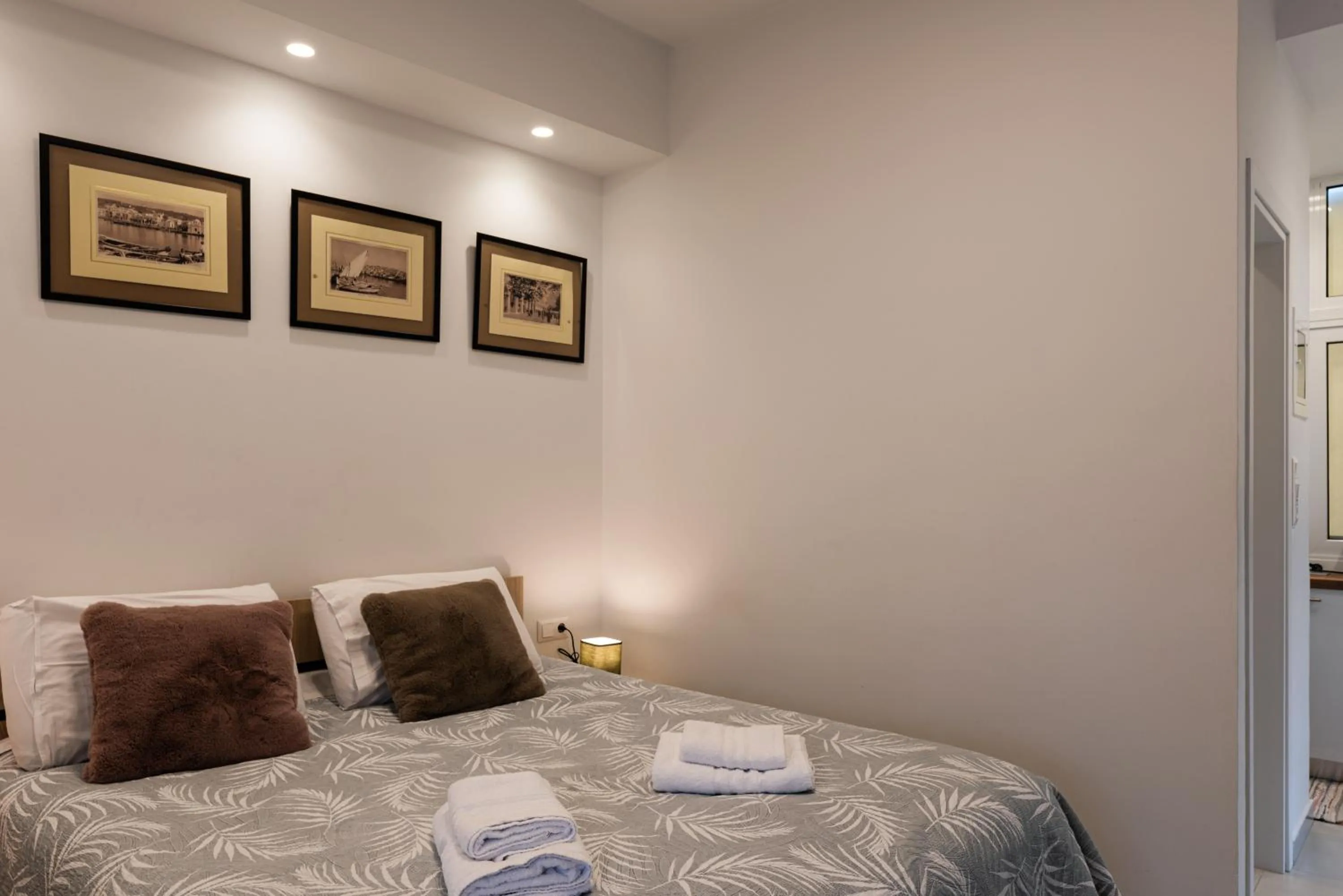 Modern studio apartment B