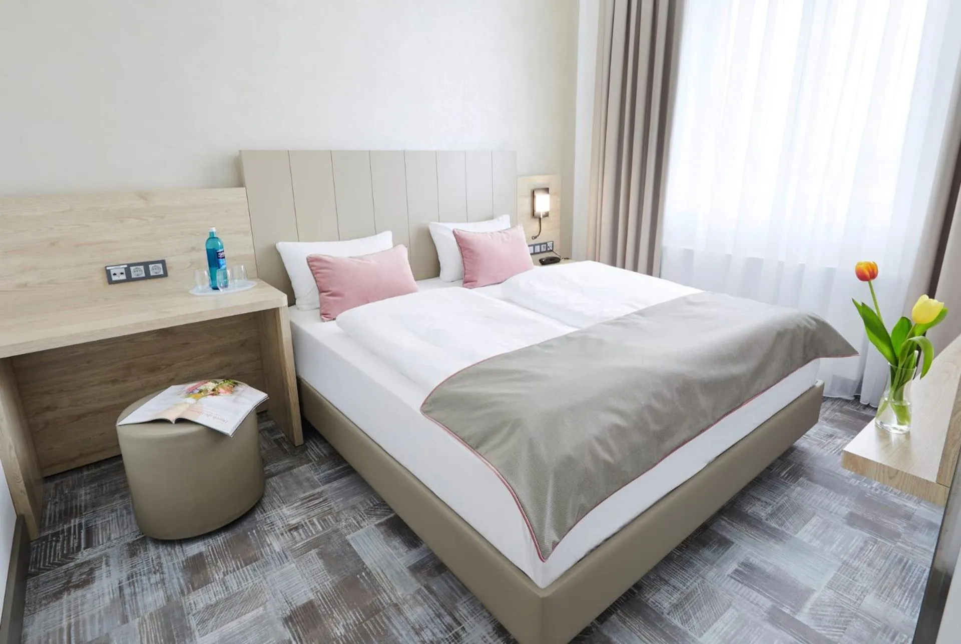 Photo of the whole room, Bed in Hotel Kaiserhof