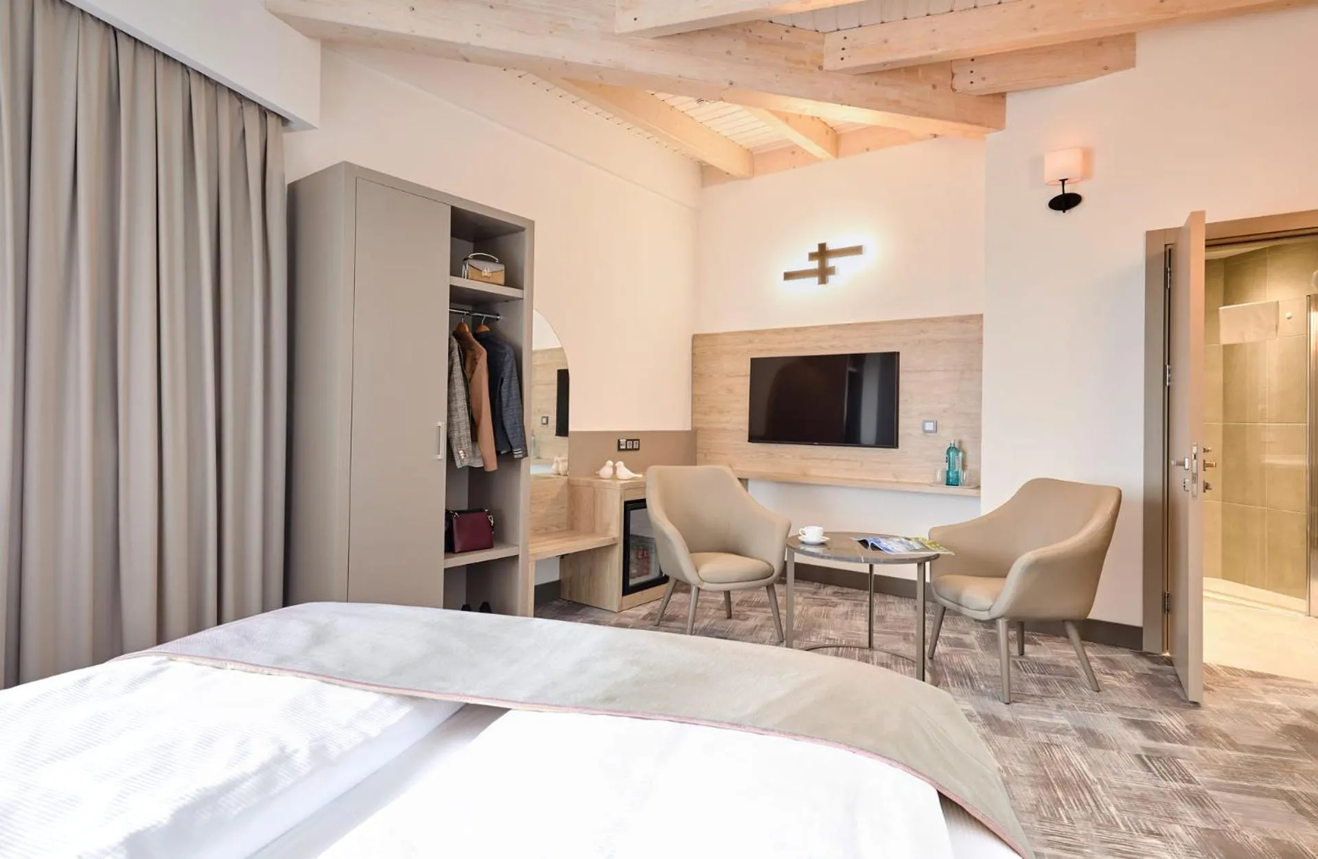 Photo of the whole room, Bed in Hotel Kaiserhof