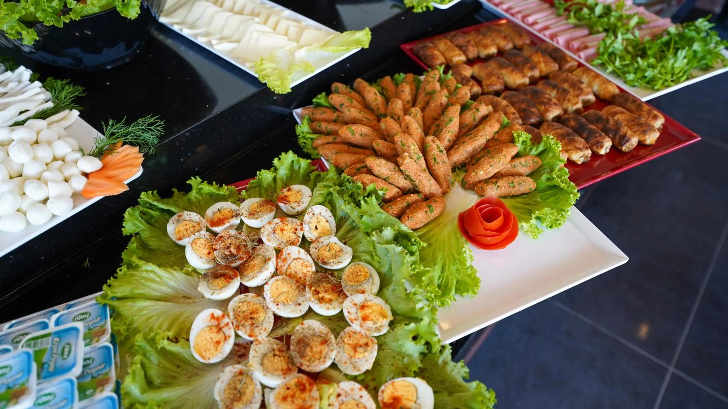 Buffet breakfast in Bellezza Hotel