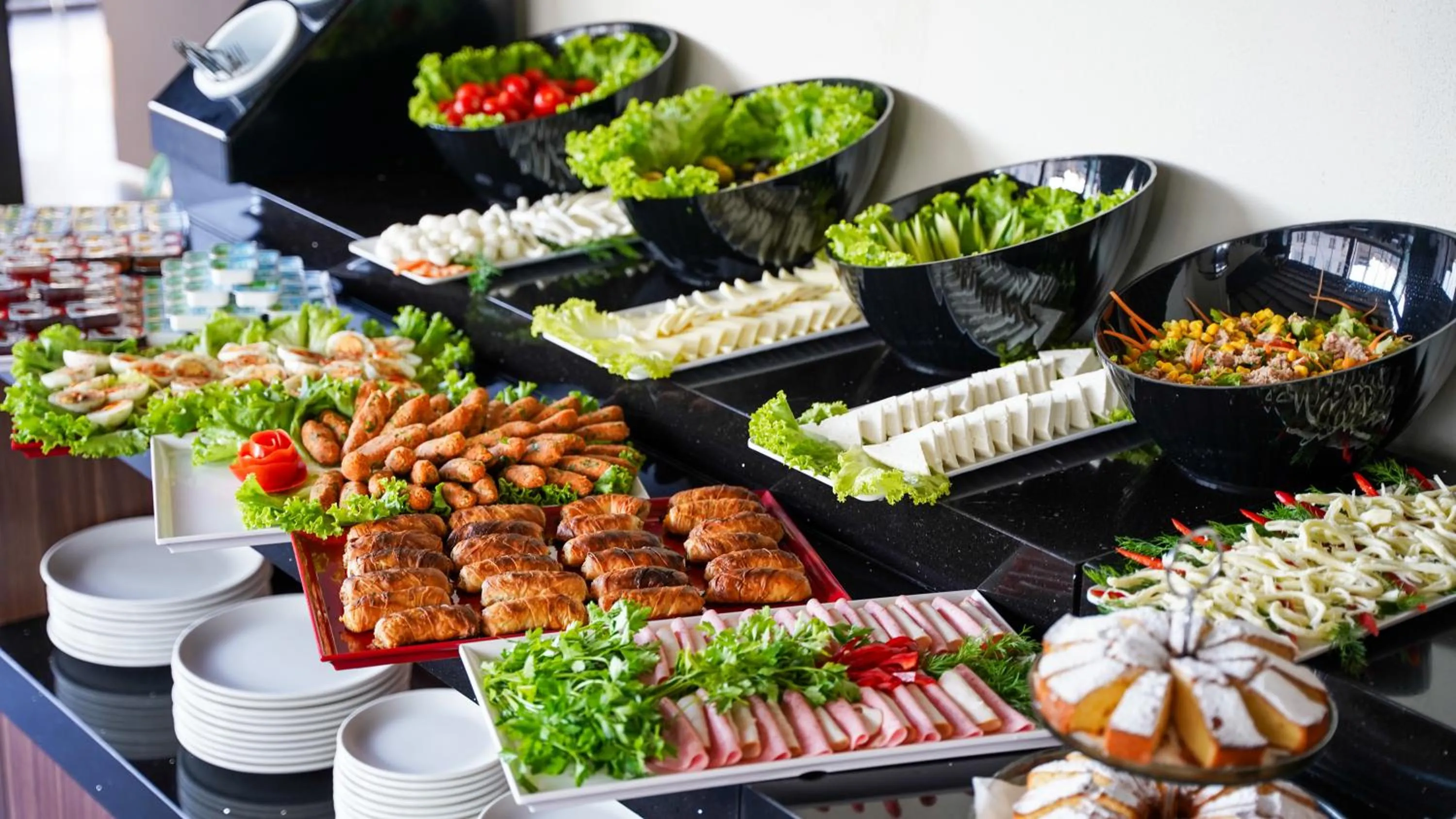 Buffet breakfast in Bellezza Hotel