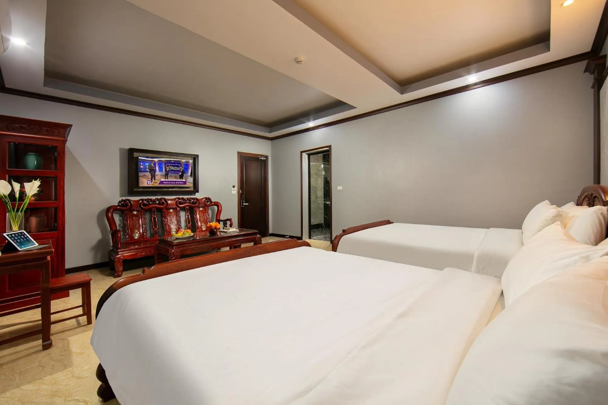 Photo of the whole room, Bed in Nam Hai Hotel