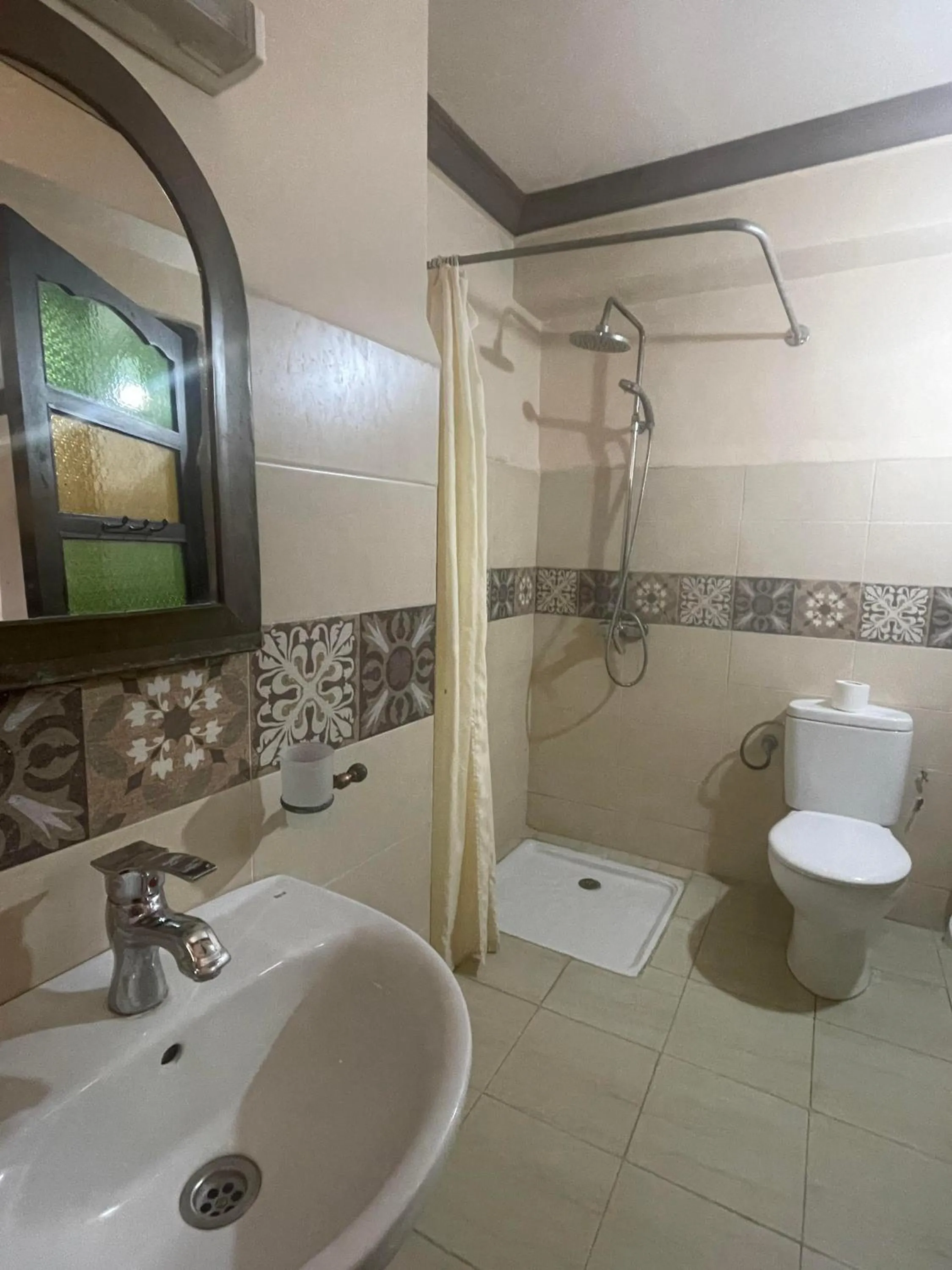 Shower in Riad Al Madina