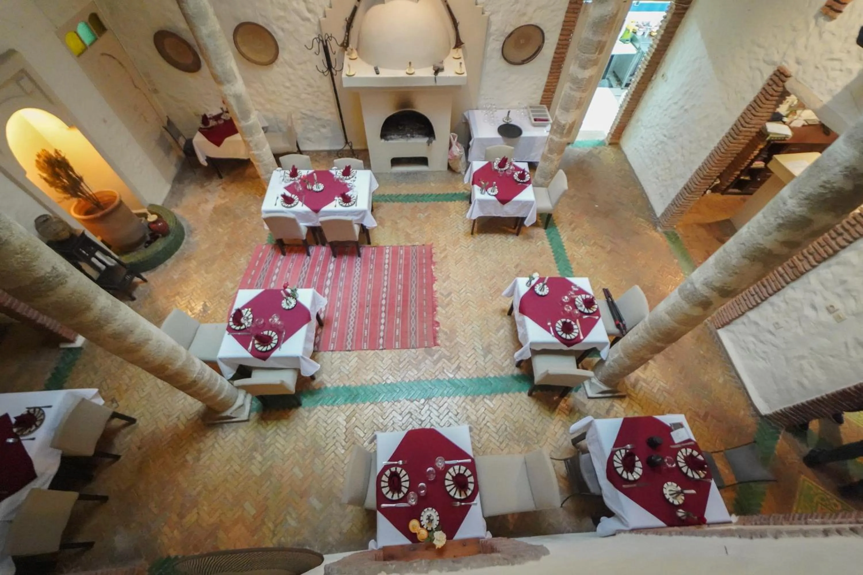 Restaurant/places to eat in Riad Al Madina