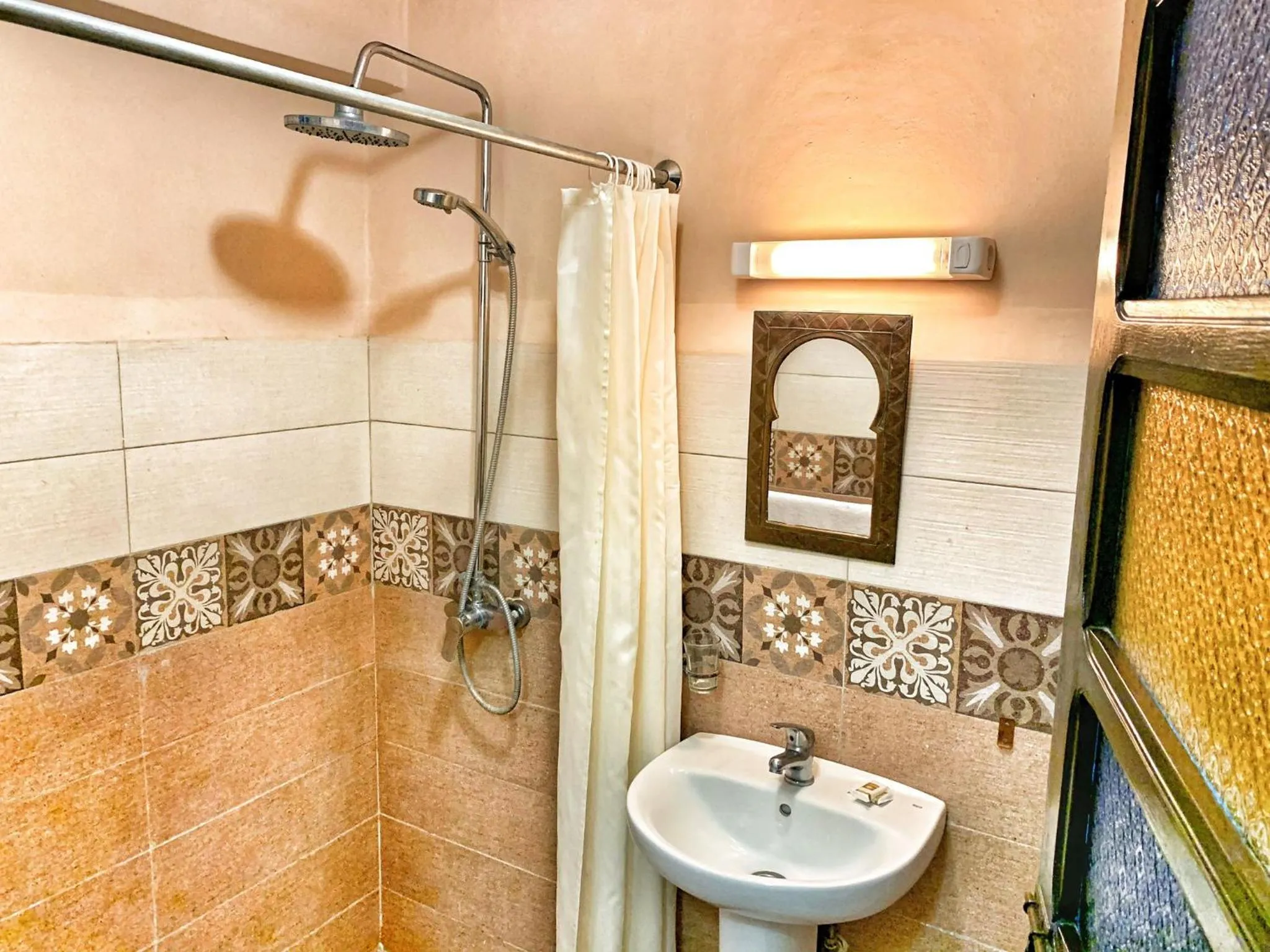 Shower in Riad Al Madina