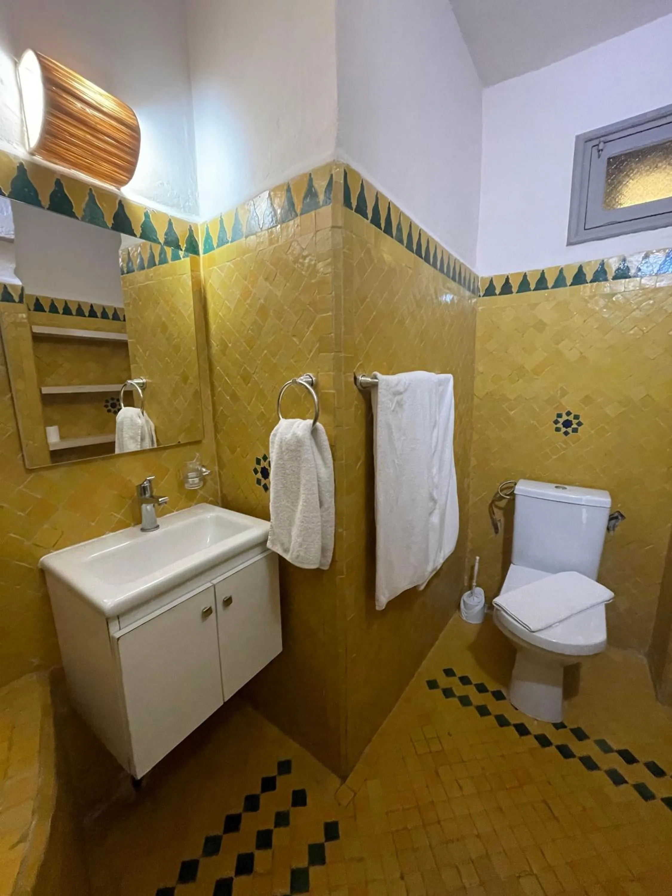 Shower in Riad Al Madina