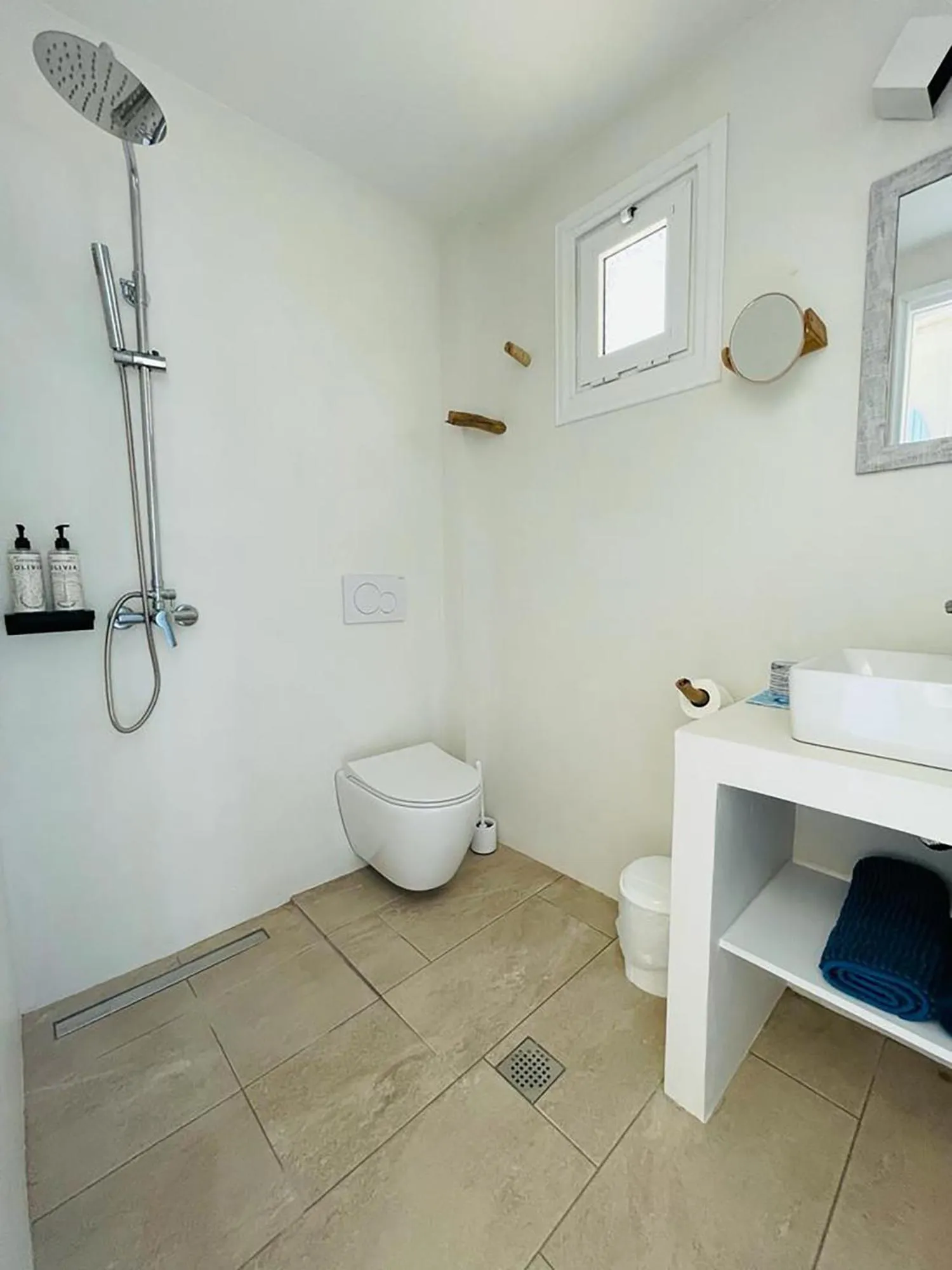 Bathroom in Lassion Hotel