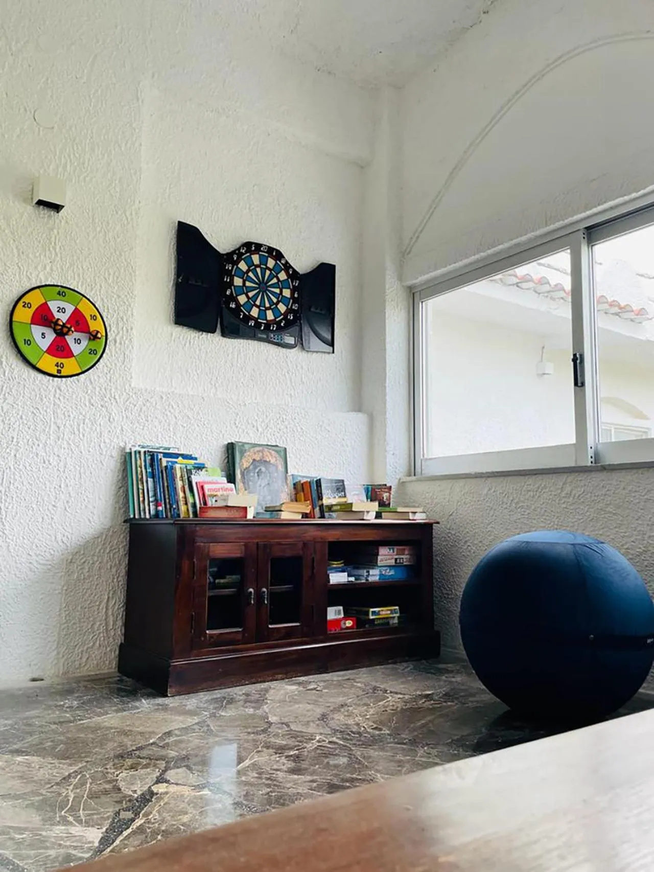 Darts in Lassion Hotel