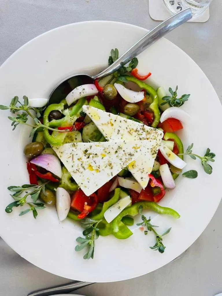 Restaurant/places to eat in Lassion Hotel