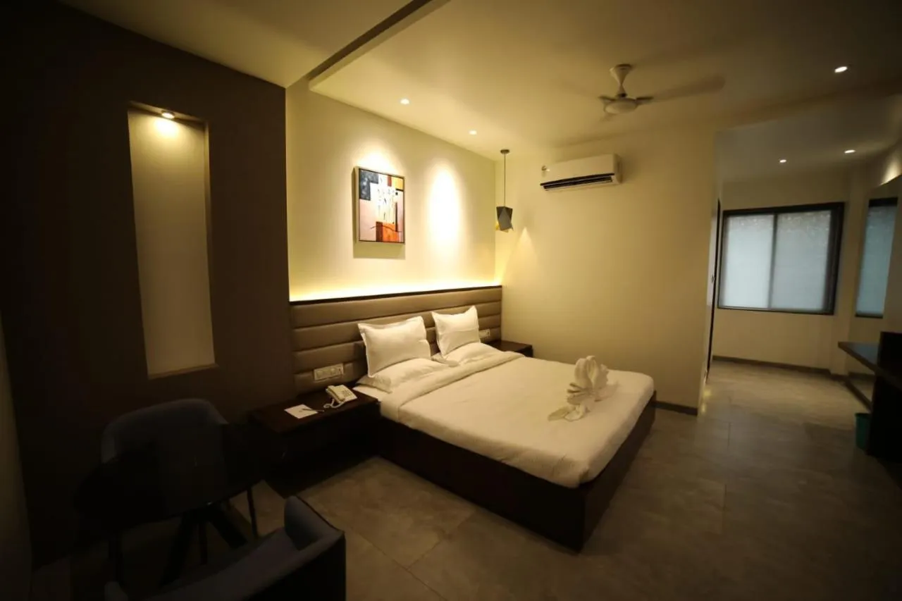 Bed in Hotel Midland, Nanded