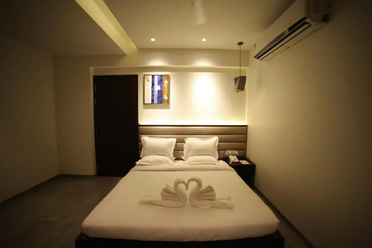 Bedroom, Bed in Hotel Midland, Nanded Bedroom, Bed in Hotel Midland, Nanded