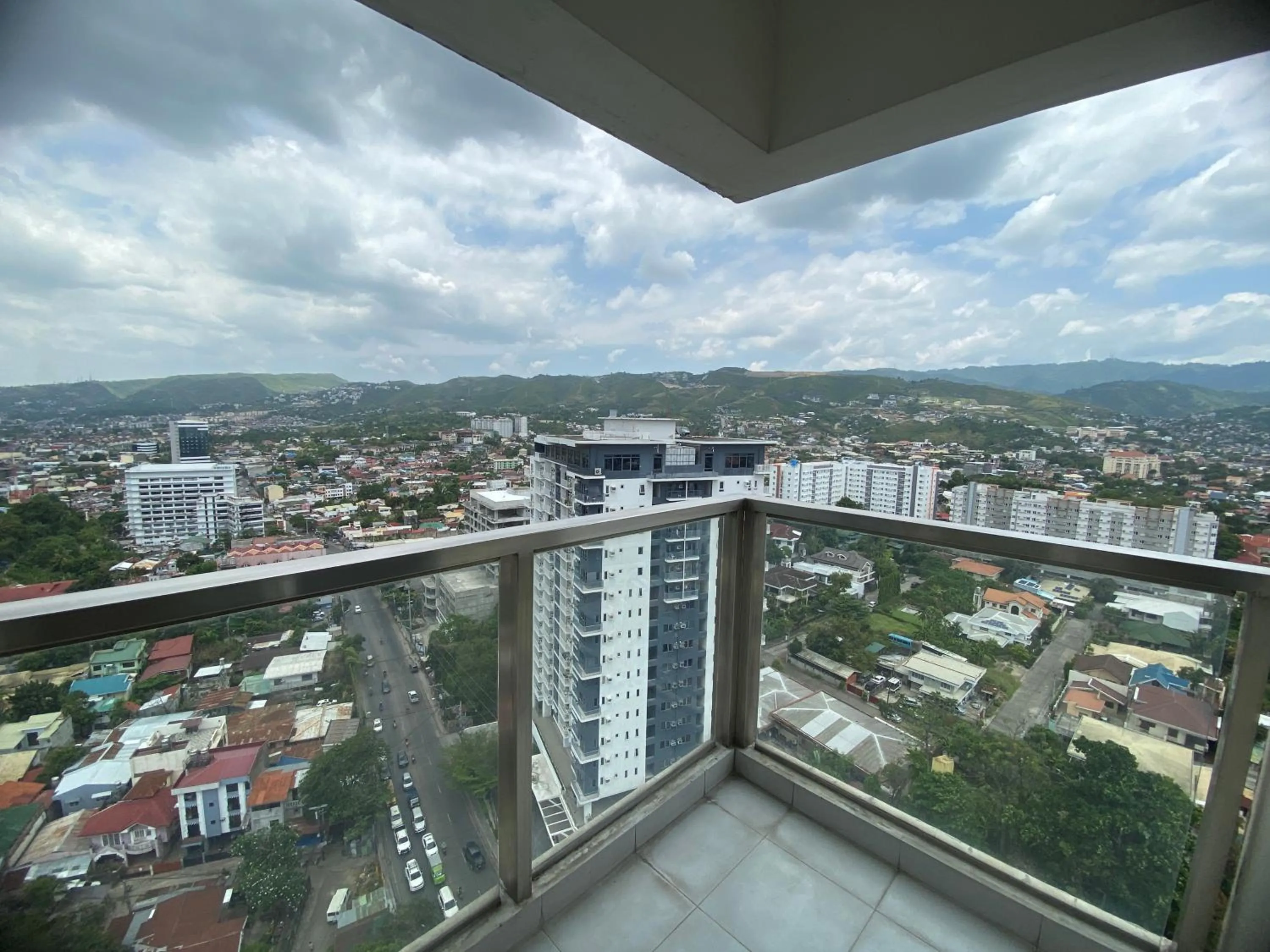 Balcony/Terrace in Cebu One Pavillion Place by P&J