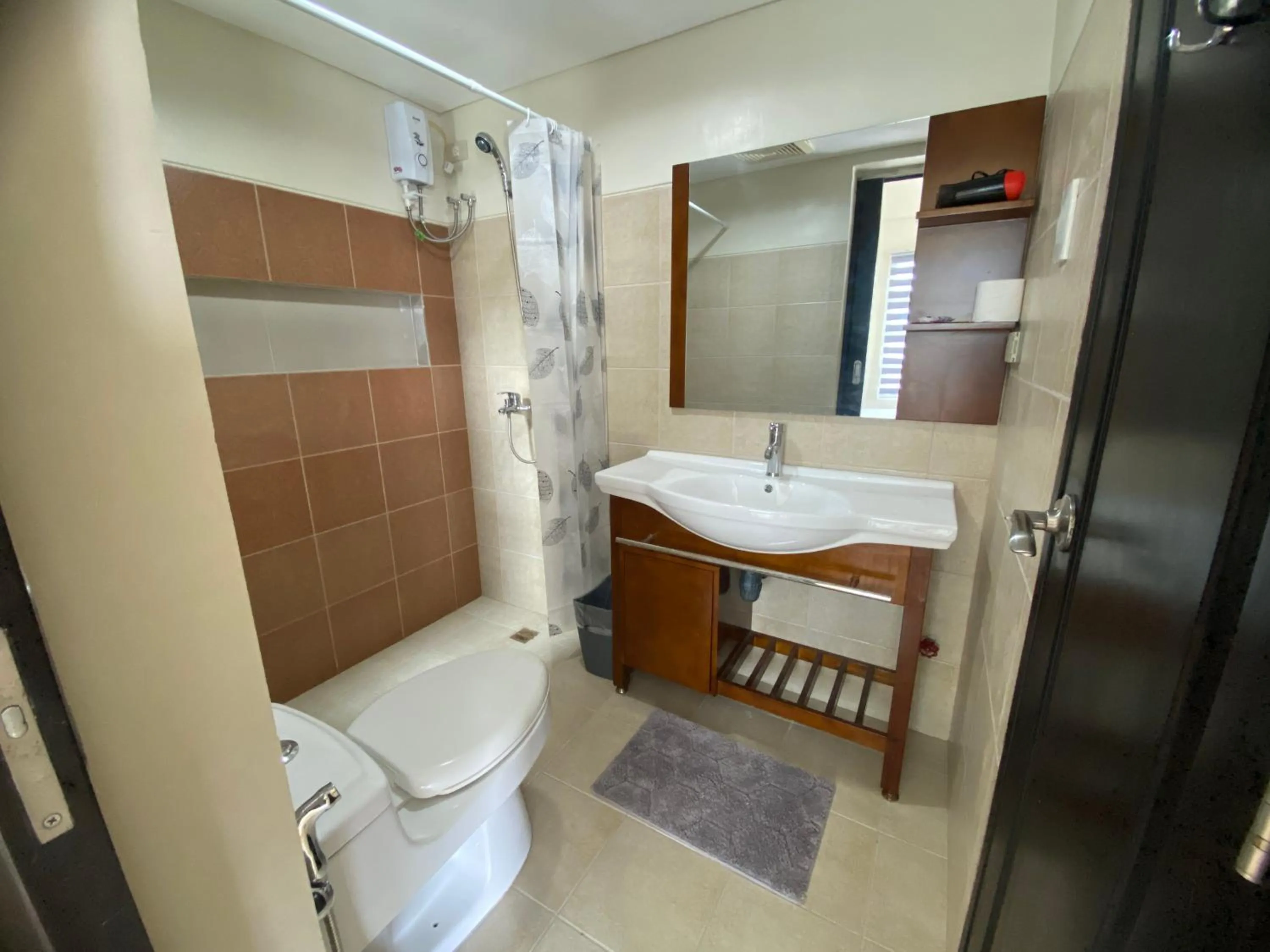 Bathroom in Cebu One Pavillion Place by P&J