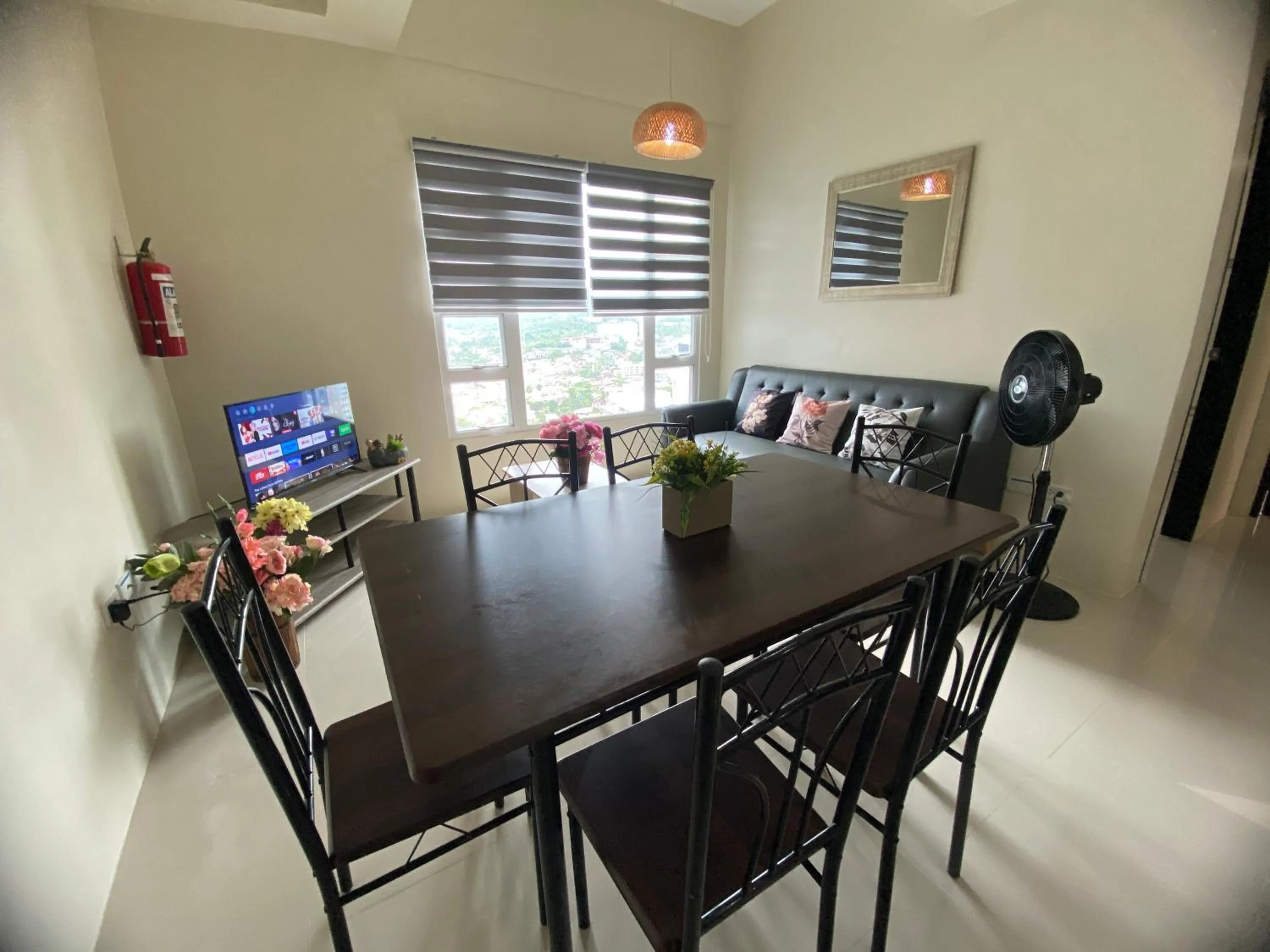 Dining area in Cebu One Pavillion Place by P&J