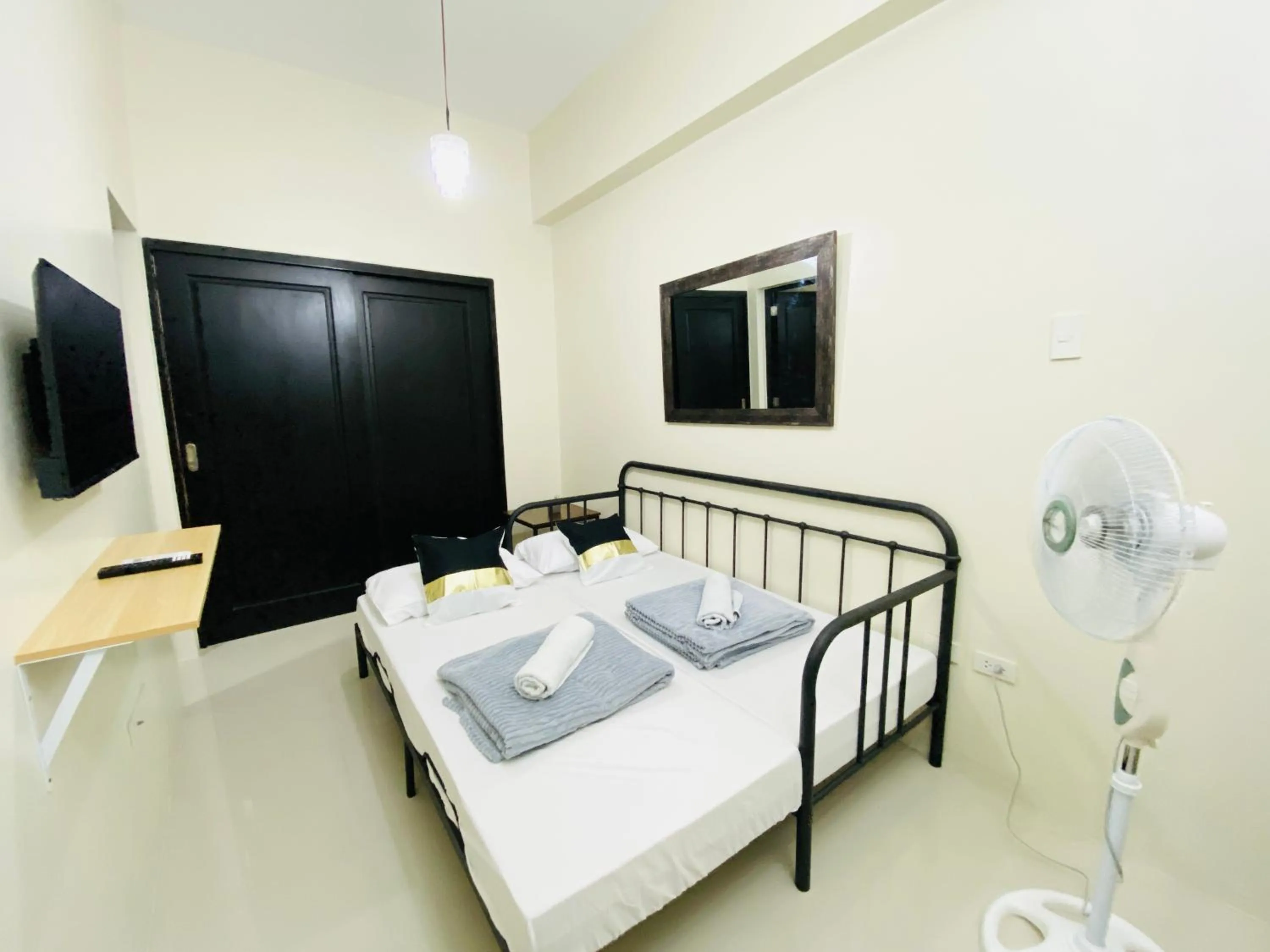 Bed in Cebu One Pavillion Place by P&J