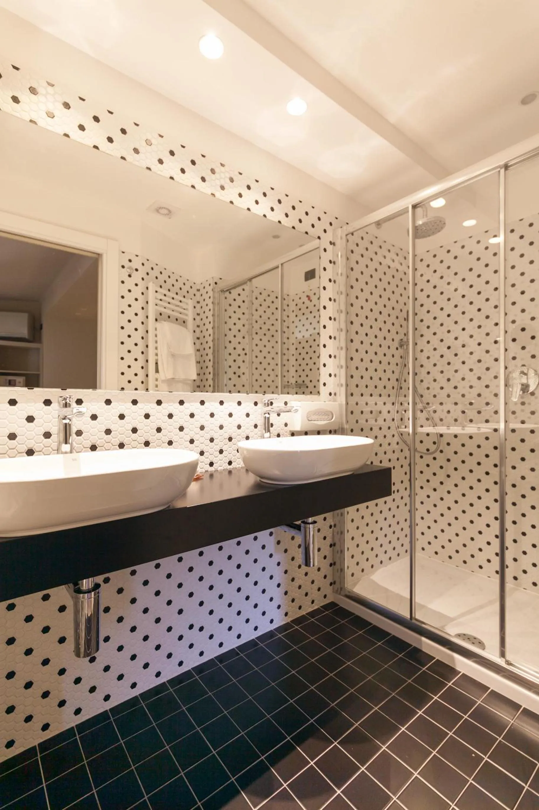 Bathroom in Hotel Titano