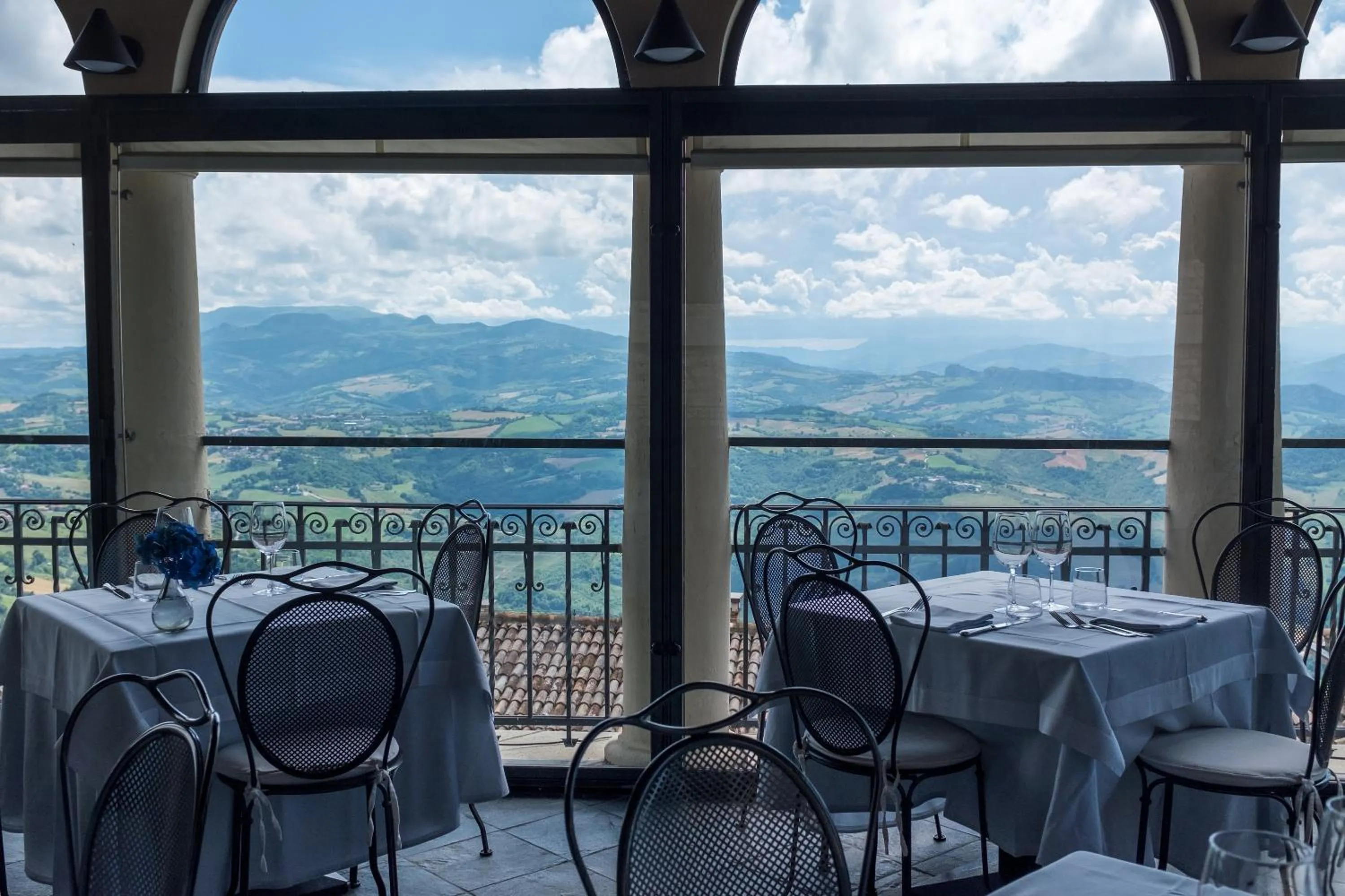 Restaurant/places to eat in Hotel Titano