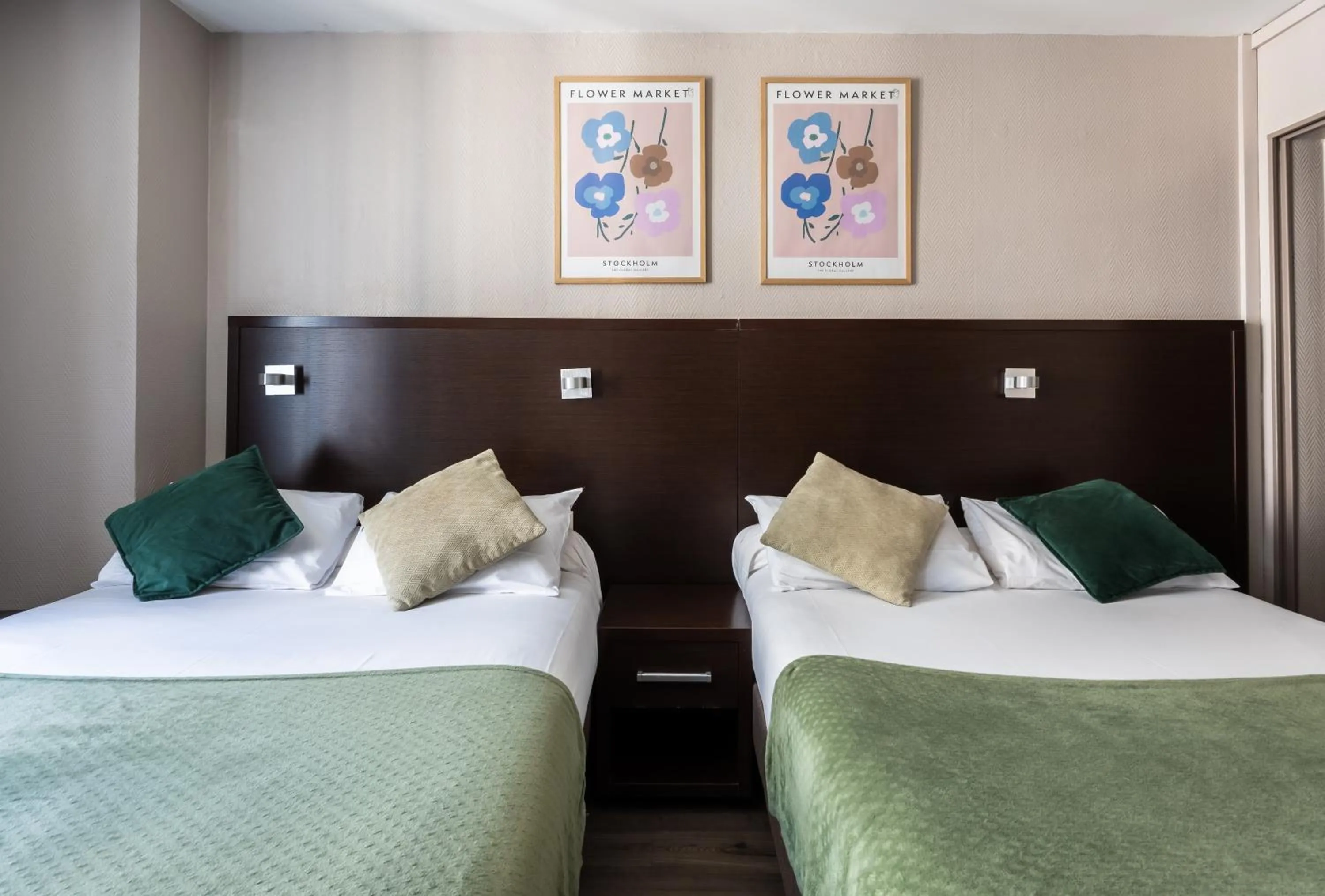 Bedroom, Bed in Hotel Bristol Nord Paris