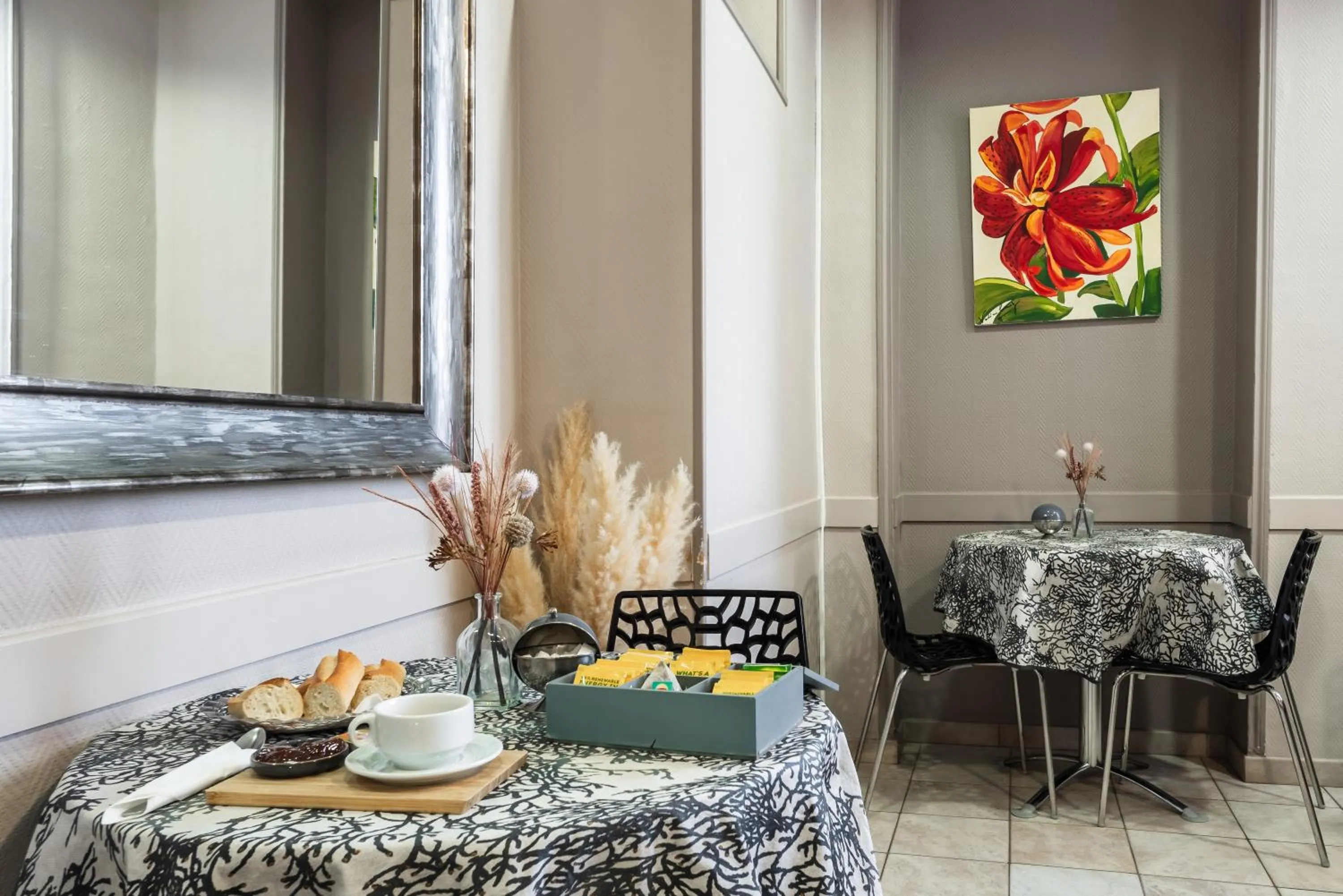 Food and drinks in Hotel Bristol Nord Paris