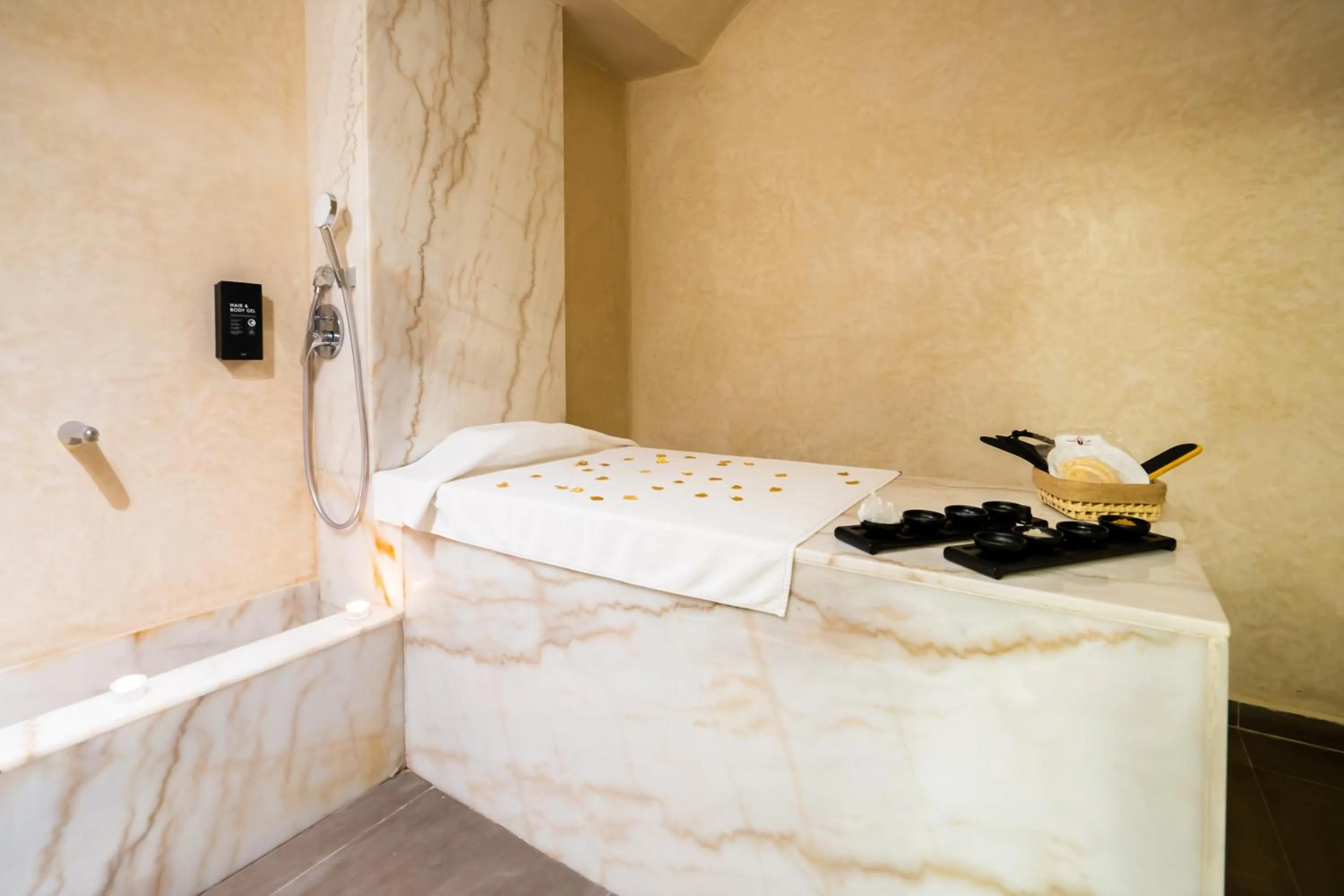 Fitness centre/facilities, Bed in JM Suites Hotel Eco-Friendly Casablanca