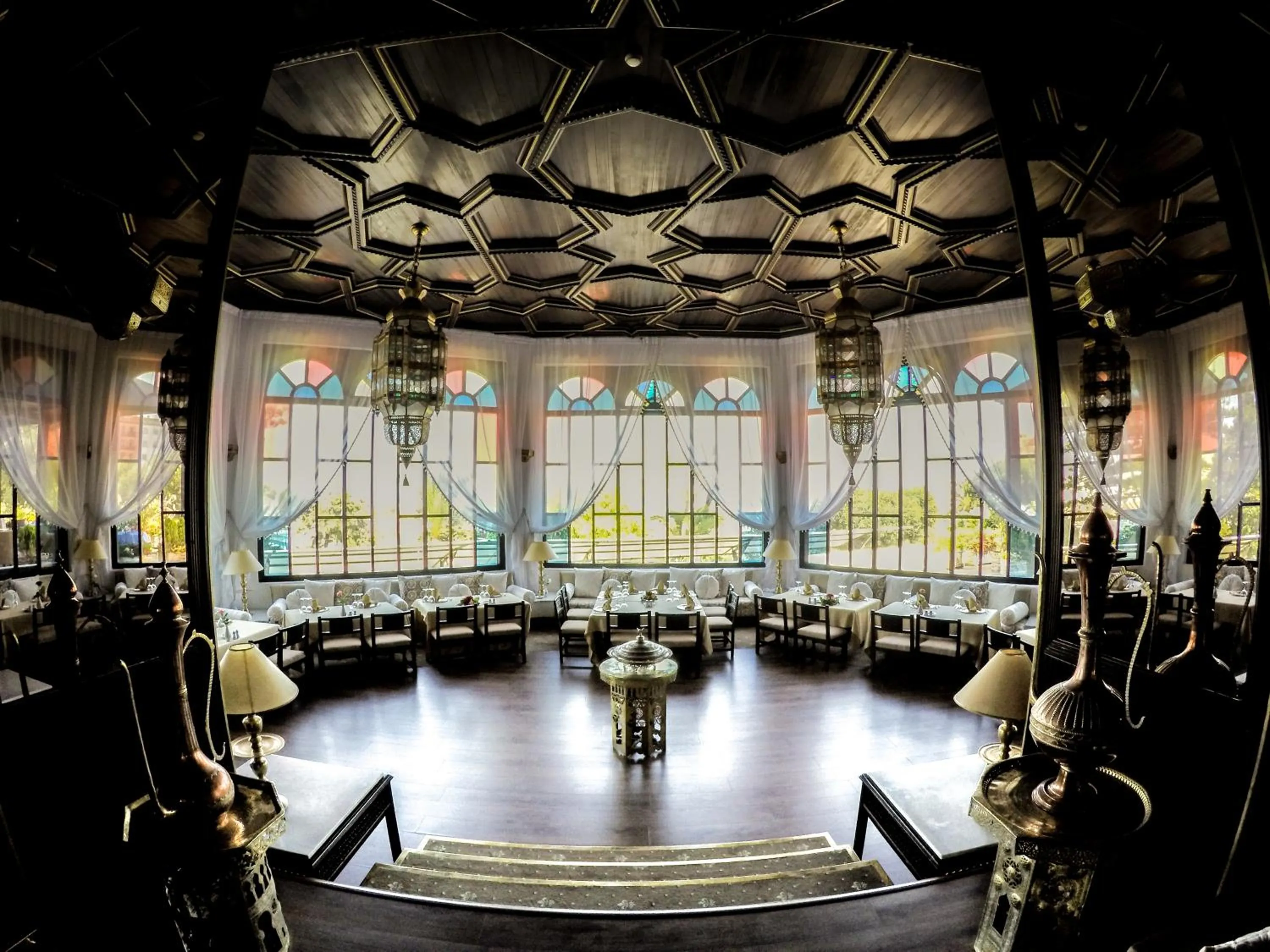 Restaurant/places to eat in El Minzah Hotel