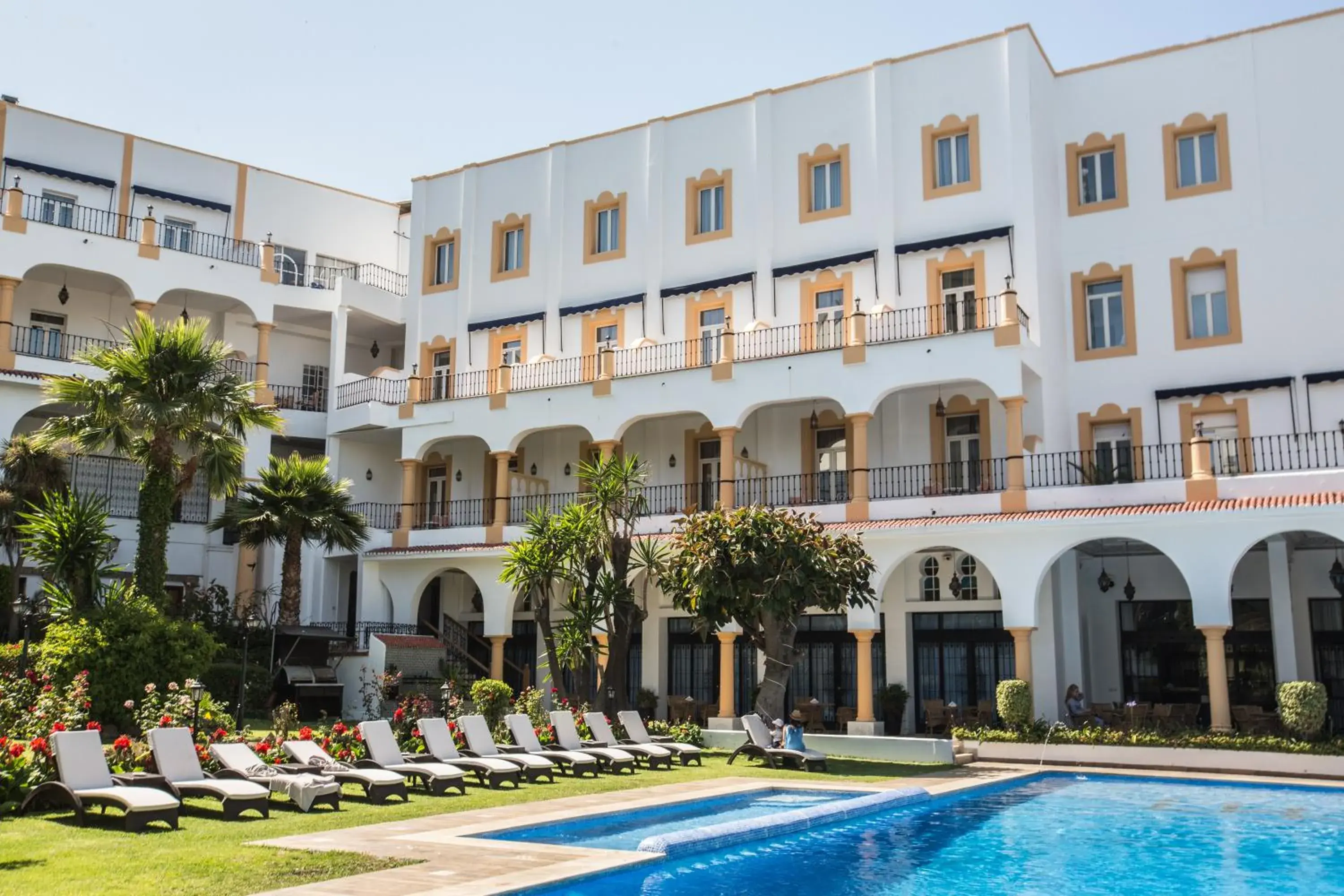 Swimming pool, Property Building in El Minzah Hotel