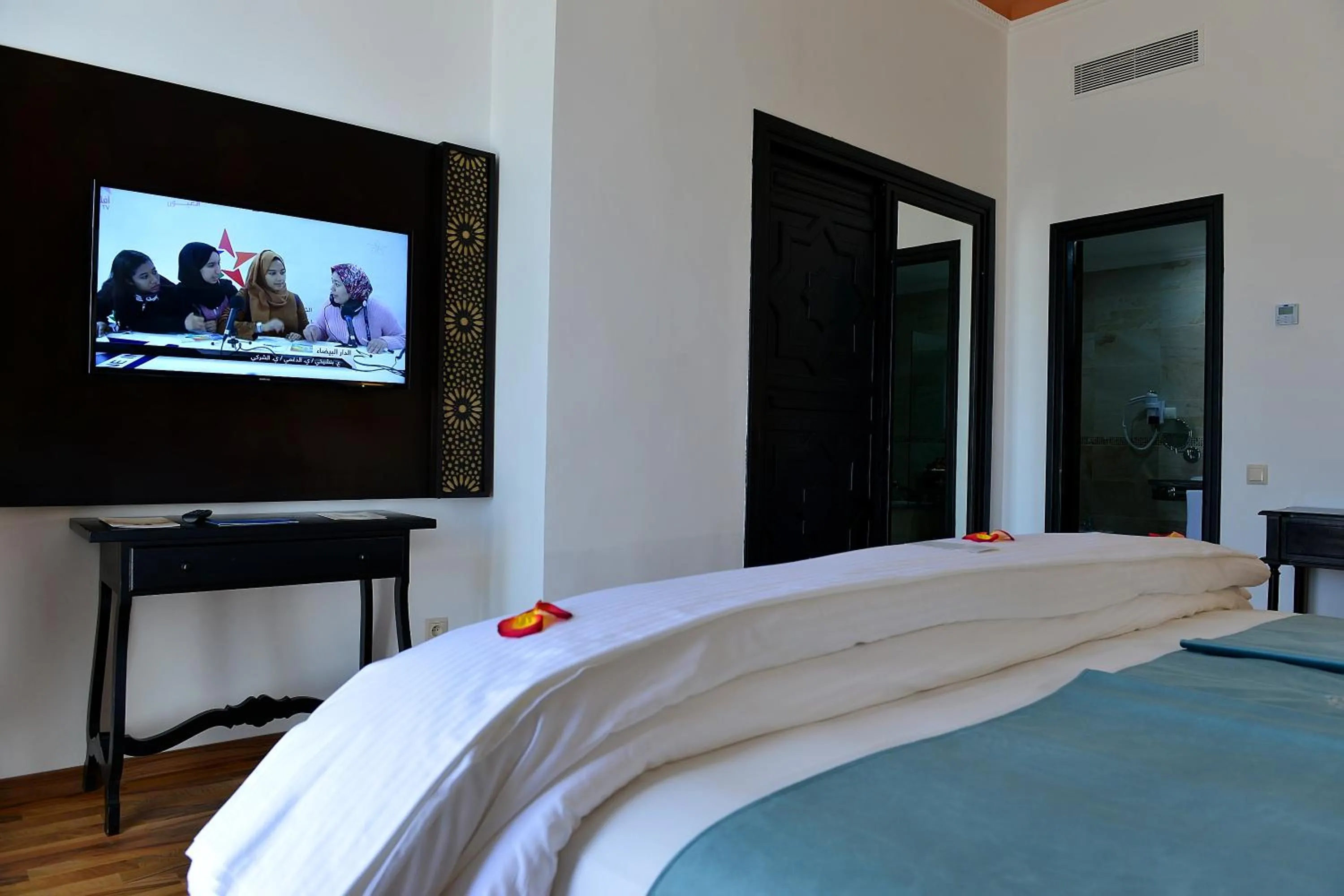 TV and multimedia, Bed in El Minzah Hotel