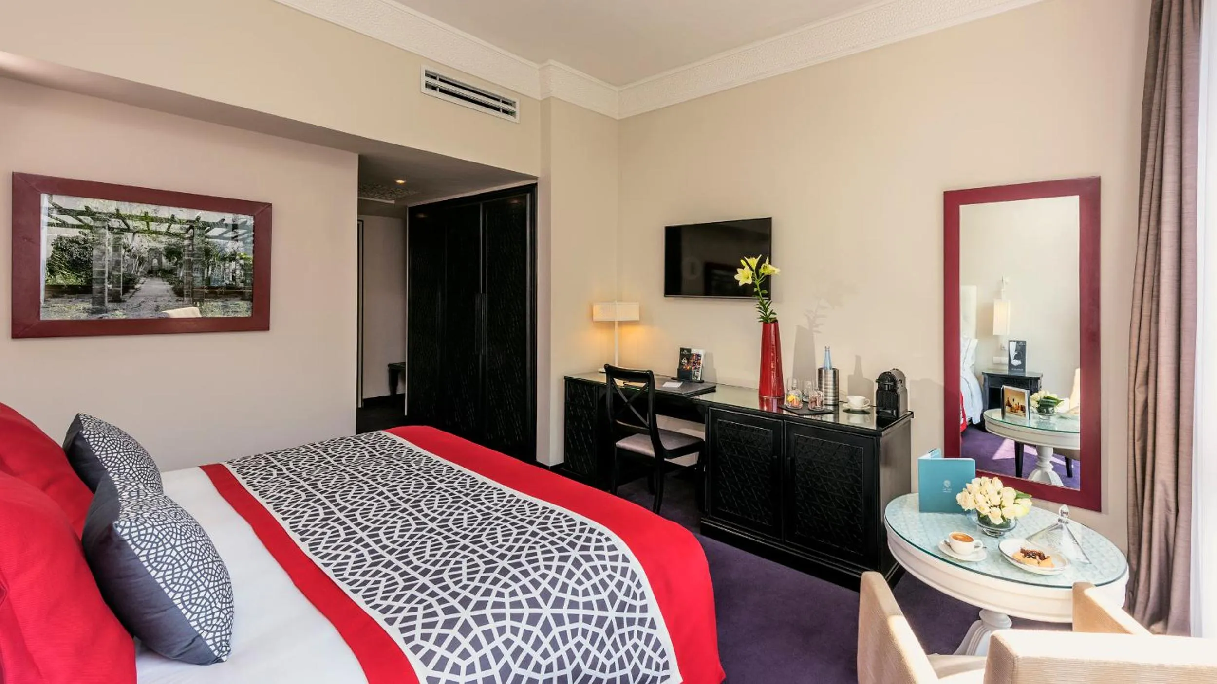 Bed in La Tour Hassan Palace